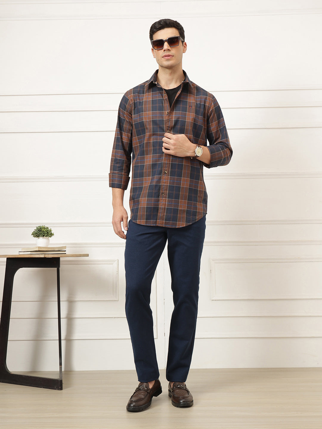 Navy Smart Straight Fit Mid-Rise Solid Woven Trouser For Men