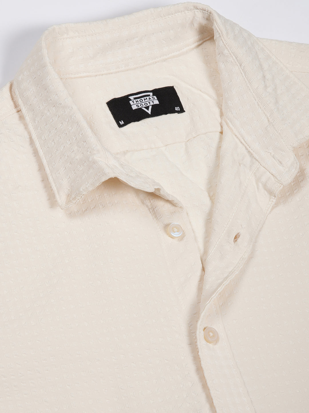 Thomas Scott Men White Smart Button-Down Collar Textured Solid Slim Fit Casual Shirt