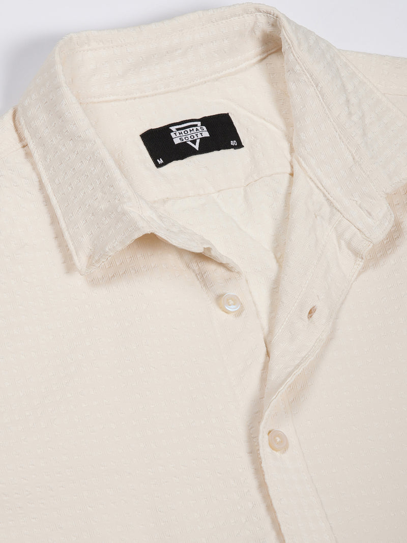Thomas Scott Men White Smart Button-Down Collar Textured Solid Slim Fit Casual Shirt