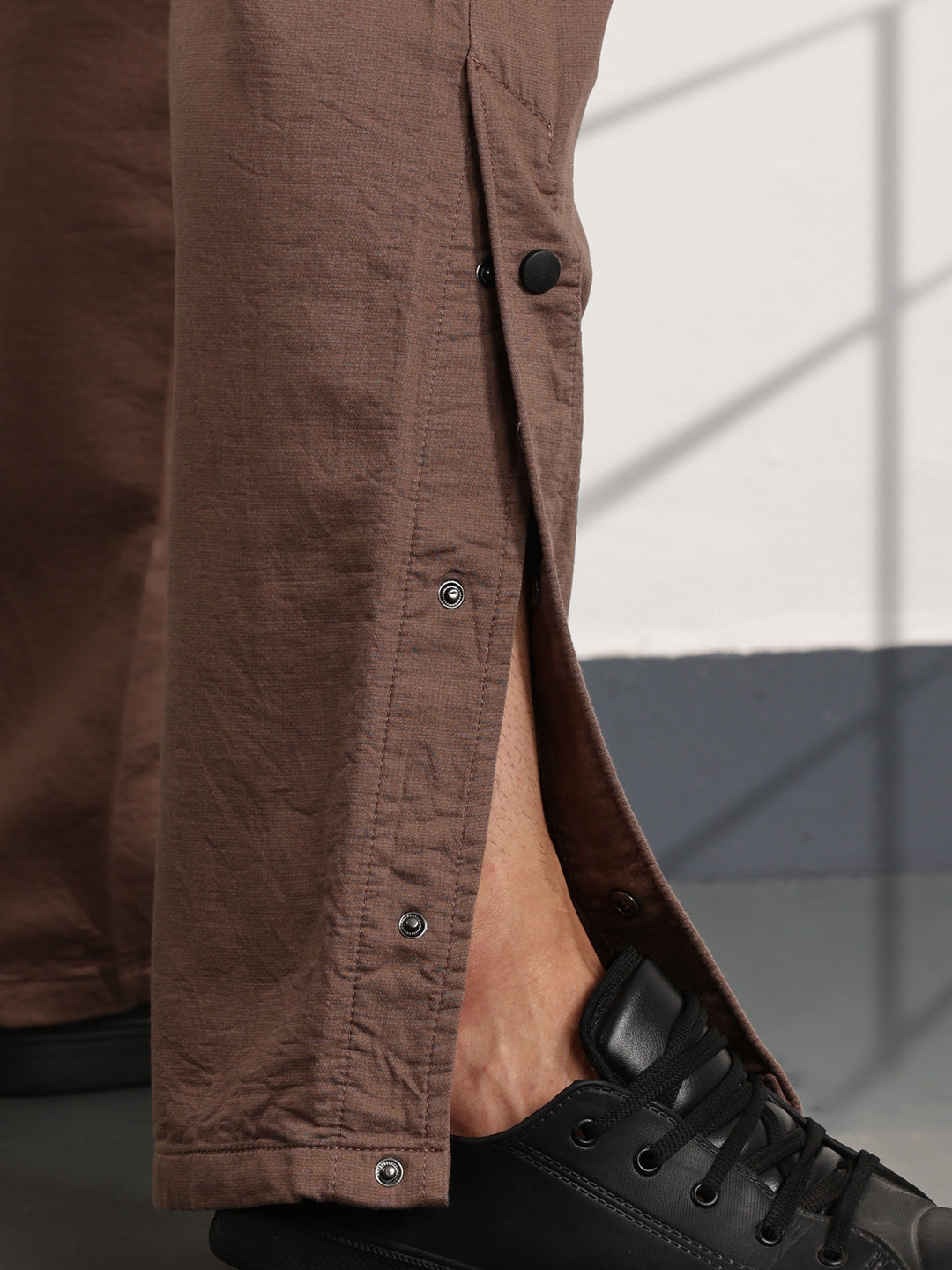 Thomas Scott Men LightBrown Mid-Rise Relaxed Fit Woven Cargo Trousers