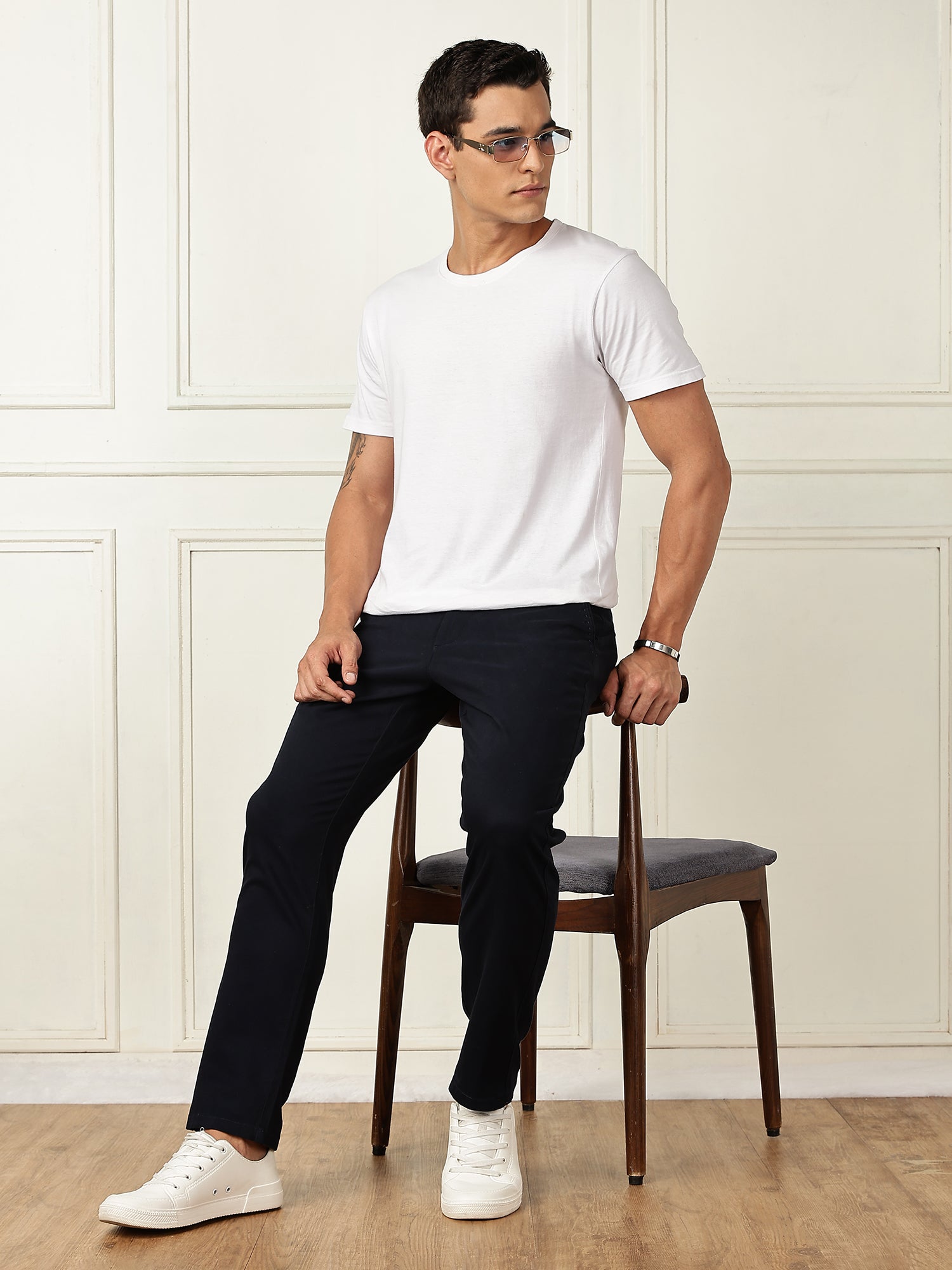 Thomas Scott Men Navy Mid-Rise Straight Fit Solid Woven Chinos Trouser
