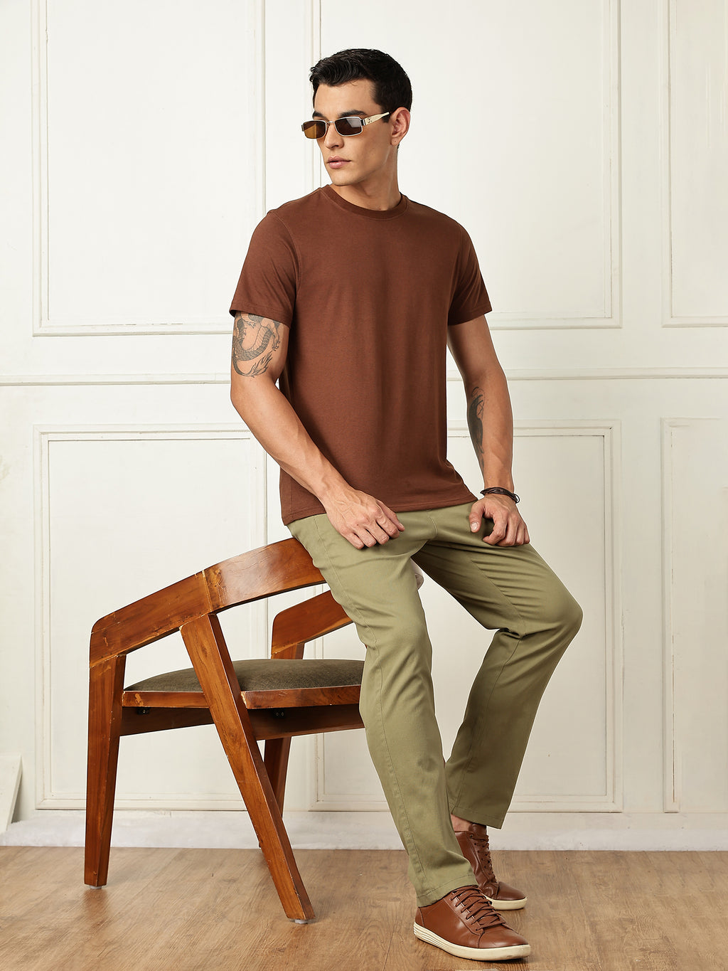 Thomas Scott Men Olive Mid-Rise Straight Fit Solid Woven Chinos Trouser