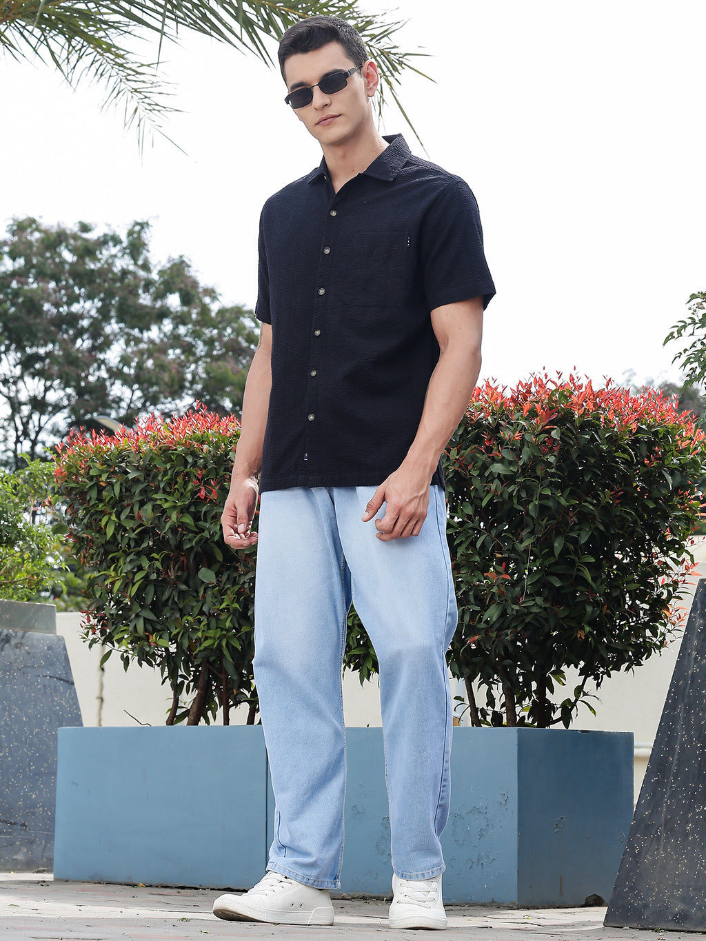Thomas Scott Men Black Slim Fit Short Sleeves Self Design Seersucker Shirt