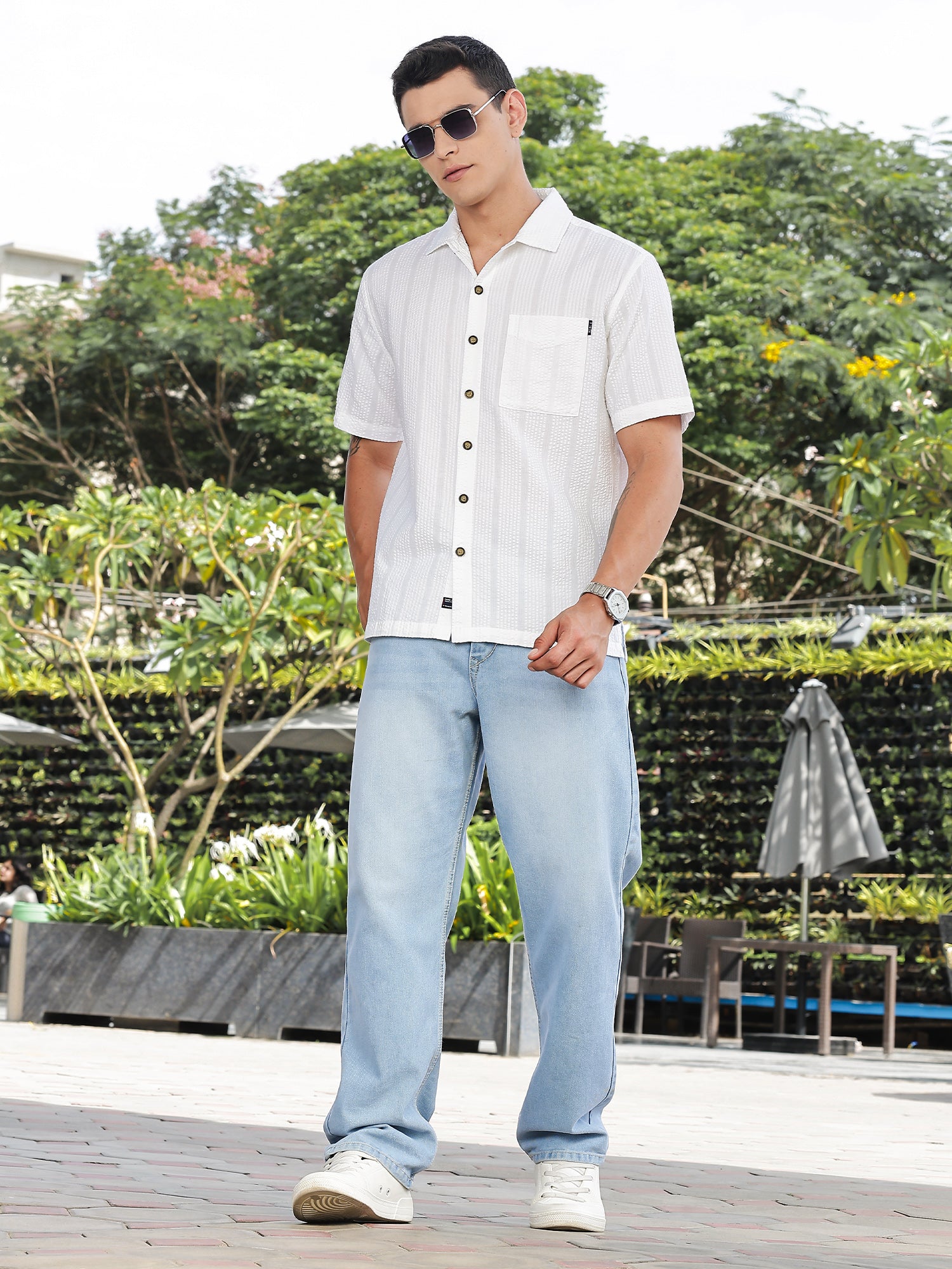 Thomas Scott Men White Slim Fit Short Sleeves Self Design Seersucker Shirt