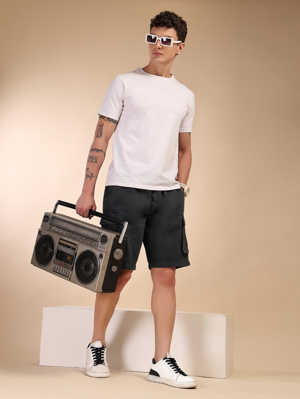 Thomas Scott Men Grey Mid-Rise Straight Fit Above Knee Cotton Woven Cargo Shorts