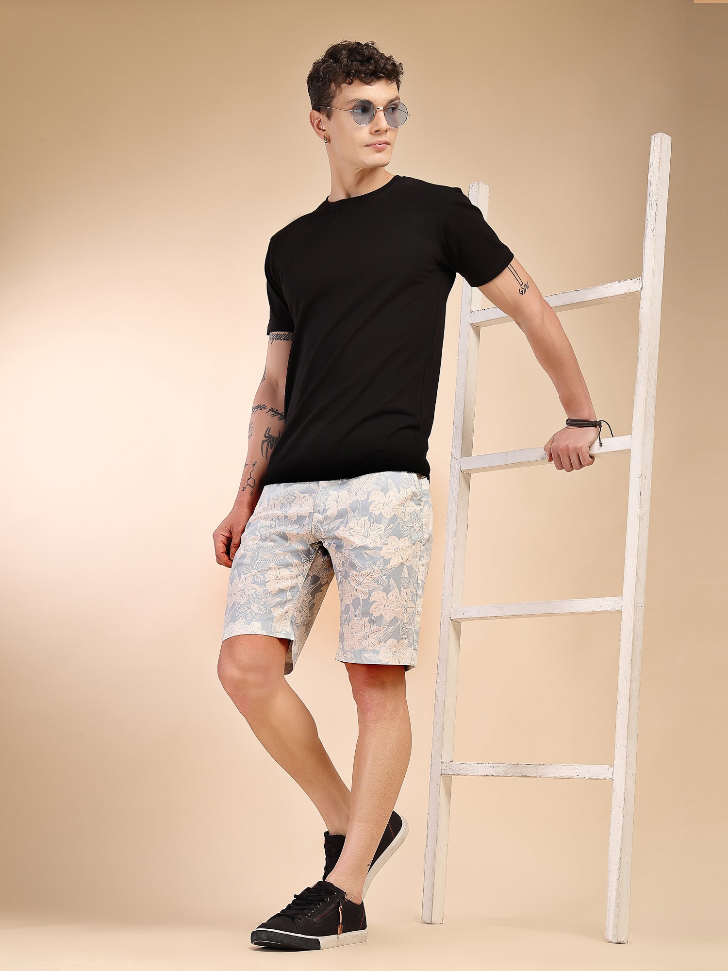Thomas Scott Men Sky Blue Mid-Rise Regular Fit Floral Print Cotton Woven Chinos Shorts