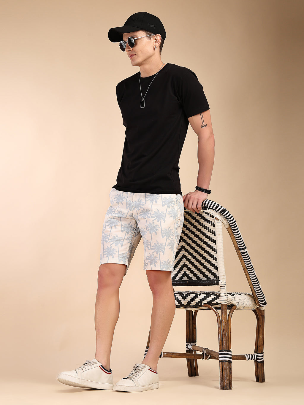 Thomas Scott Men White1 Mid-Rise Regular Fit Floral Printed Cotton Woven Chinos Shorts