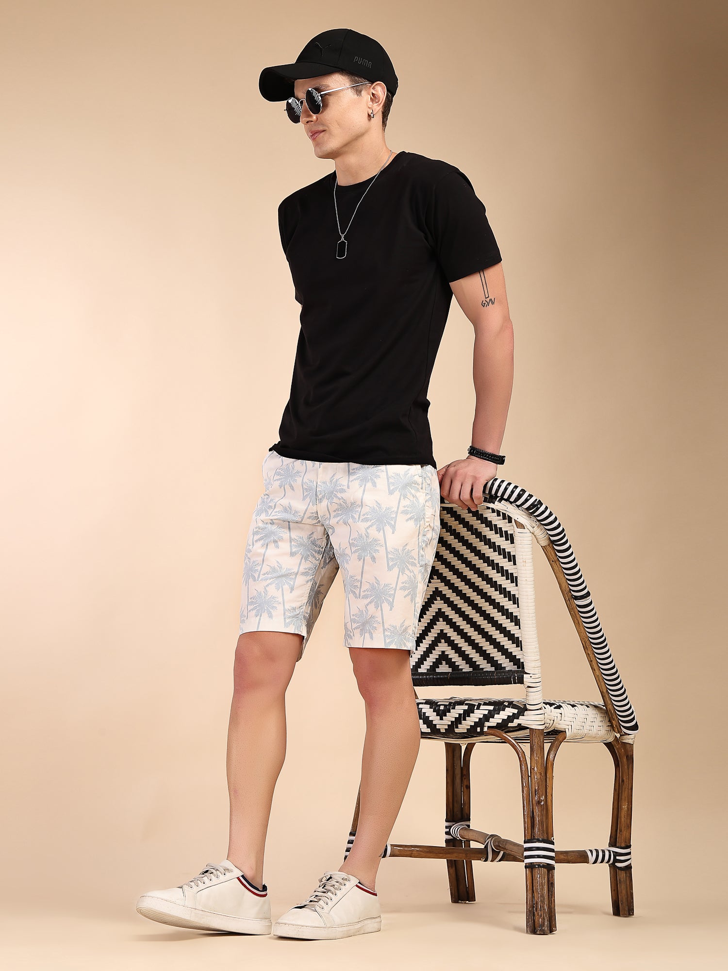 Thomas Scott Men White1 Mid-Rise Regular Fit Floral Printed Cotton Woven Chinos Shorts