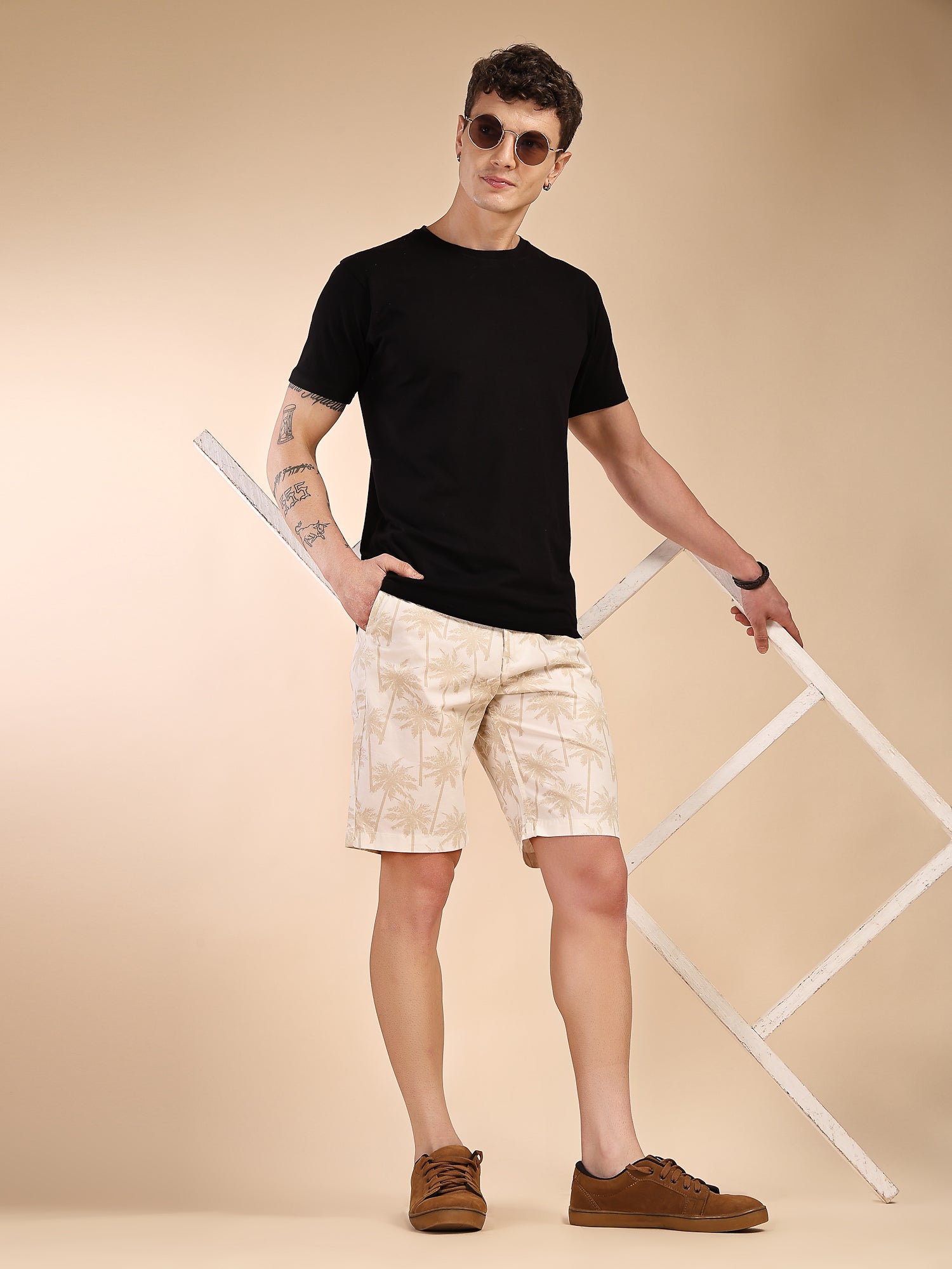 Thomas Scott Men White2 Mid-Rise Regular Fit Floral Printed Cotton Woven Chinos Shorts