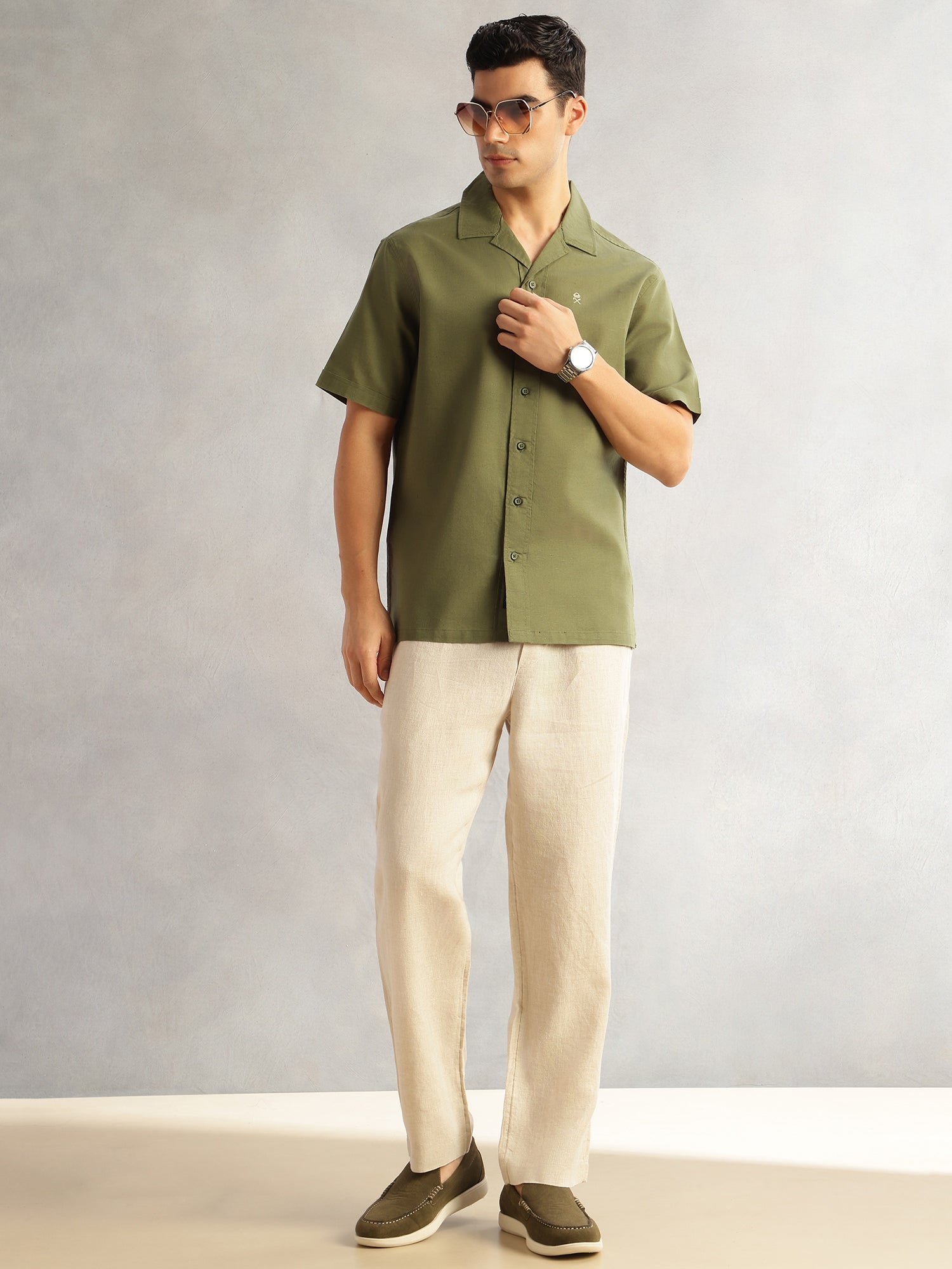 Thomas Scott Men Green Oversized Fit Short Sleeves Cuban Collar Solid Cotton Linen Casual Shirt