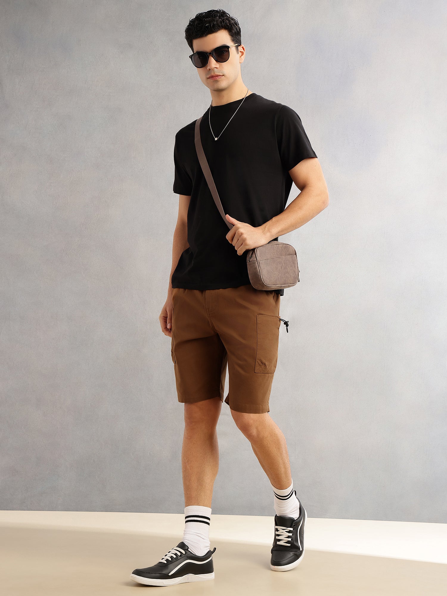 Thomas Scott Men Brown Relaxed Fit Mid-Rise Solid 100% Cotton Woven Cargo Shorts