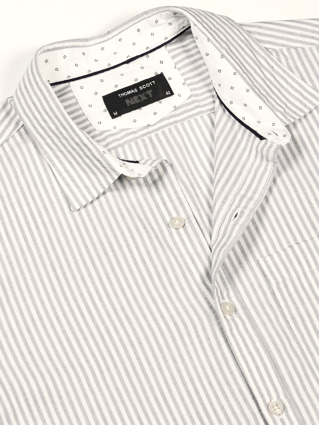 Thomas Scott Men White Slim Fit Long Sleeves Spread Collar Pinstripes Cotton Casual Shirt