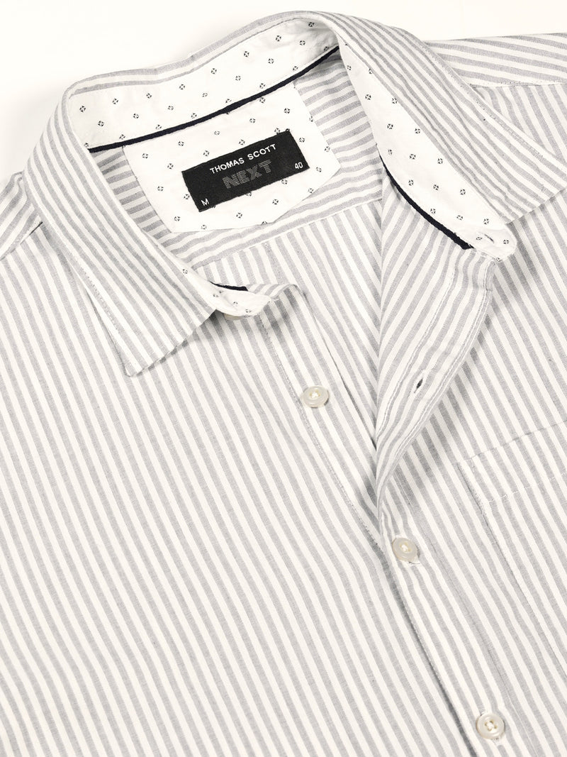 Thomas Scott Men White Slim Fit Long Sleeves Spread Collar Pinstripes Cotton Casual Shirt