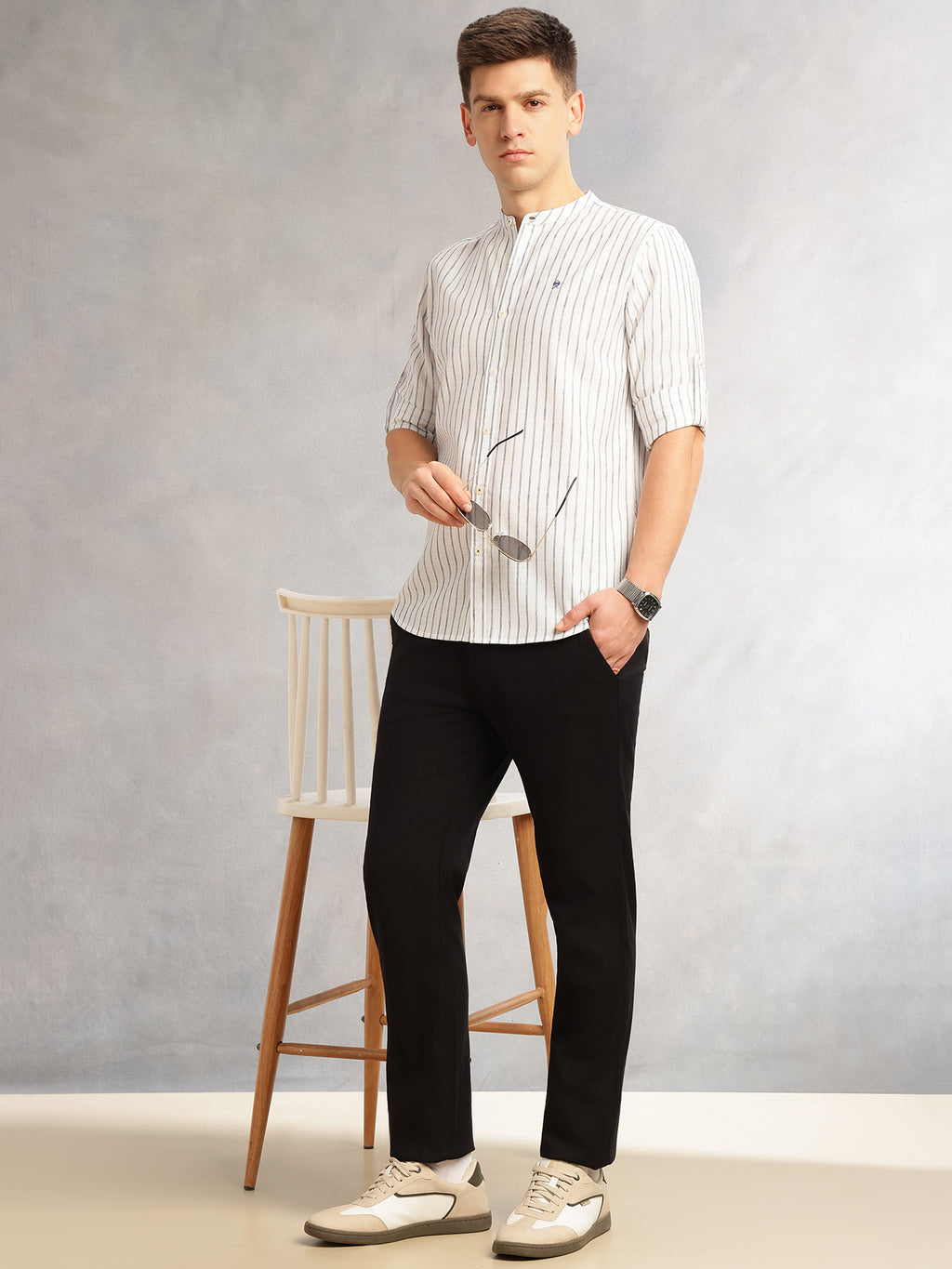 Thomas Scott Men Black Straight Fit Mid-Rise Solid 4 Pockets Woven Chinos Trouser