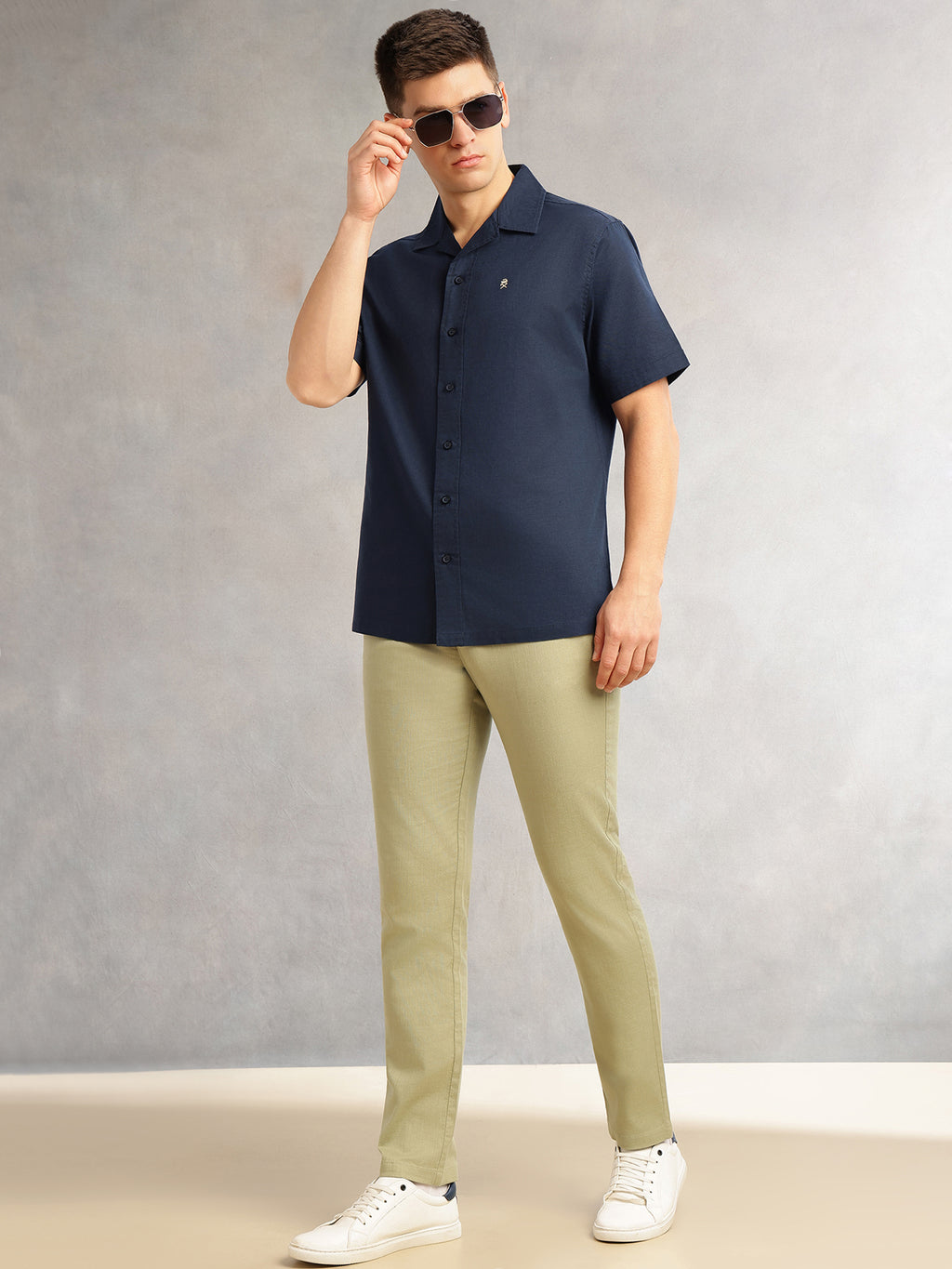 Thomas Scott Men Mint Straight Fit Mid-Rise Solid 4 Pockets Woven Chinos Trouser