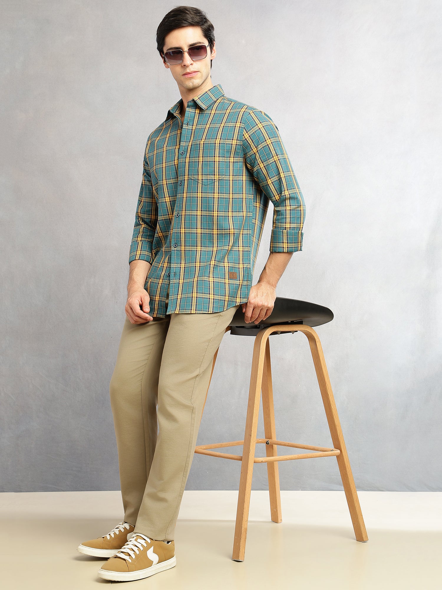 Thomas Scott Men Dark Khaki Smart Straight Fit Mid-Rise Solid 5-Pocket Design Woven Chinos Trouser