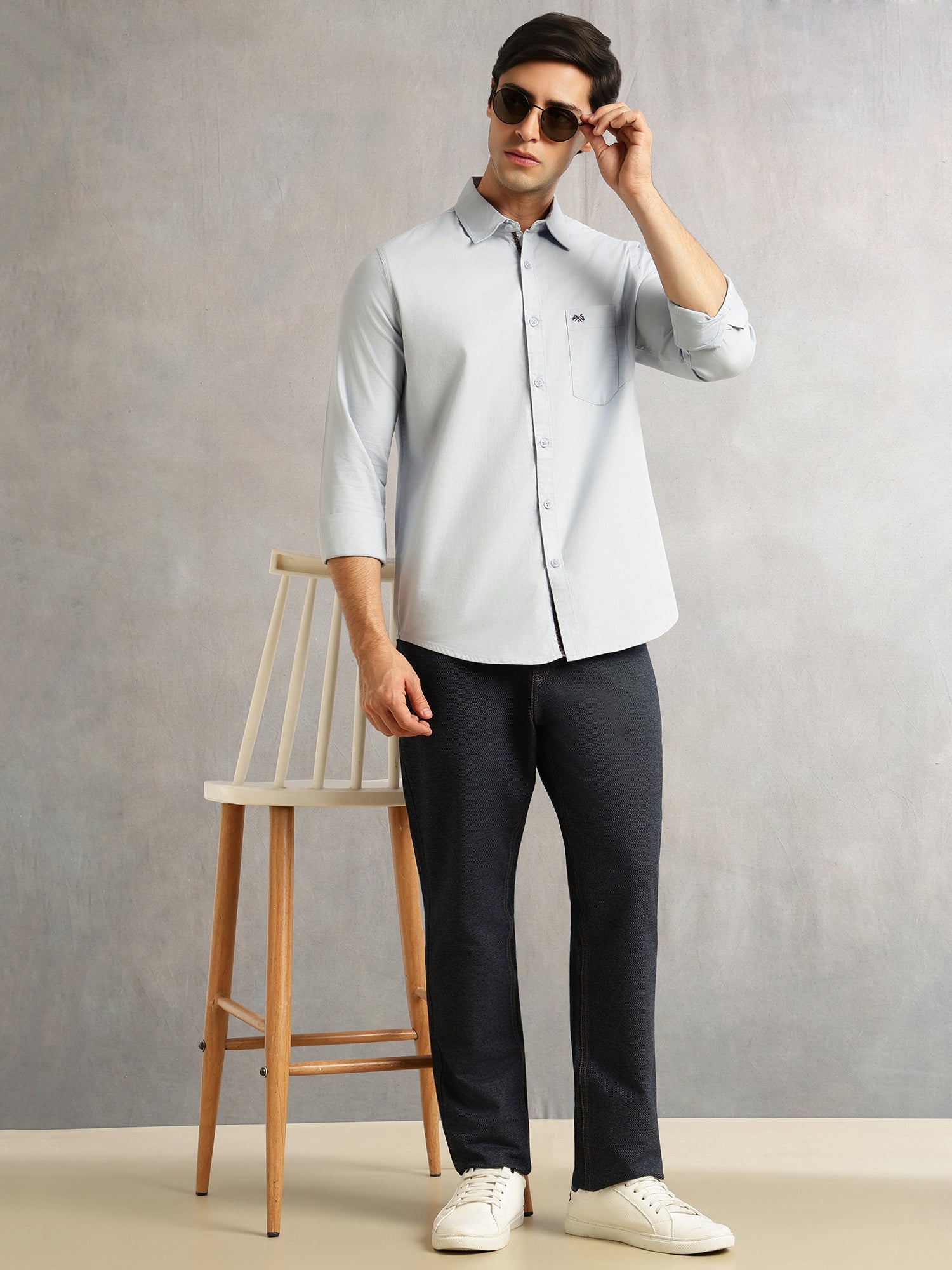 Thomas Scott Men Blue Slim Fit Long Sleeves Solid Spread Collar 100% Cotton Twill Casual Shirt