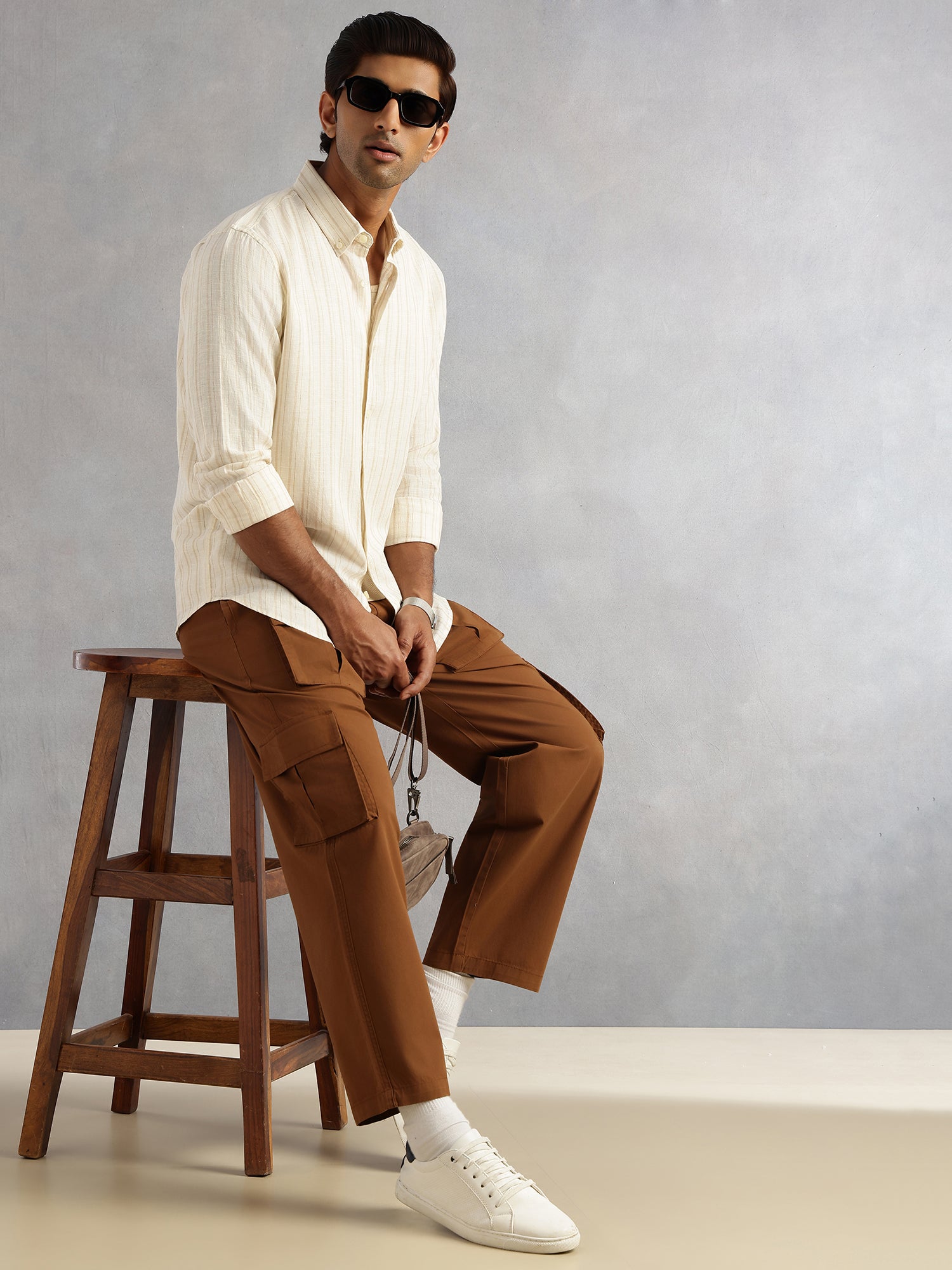 Thomas Scott Men Brown Relaxed Loose Fit 100% Cotton Solid Drawstring Closure Woven Cargo Trouser