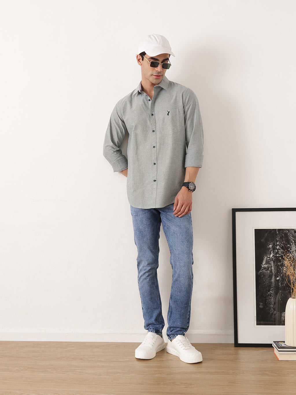 Mid Blue Smart Slim Fit Mid-Rise Clean Look Non Stretchable Jeans For Men