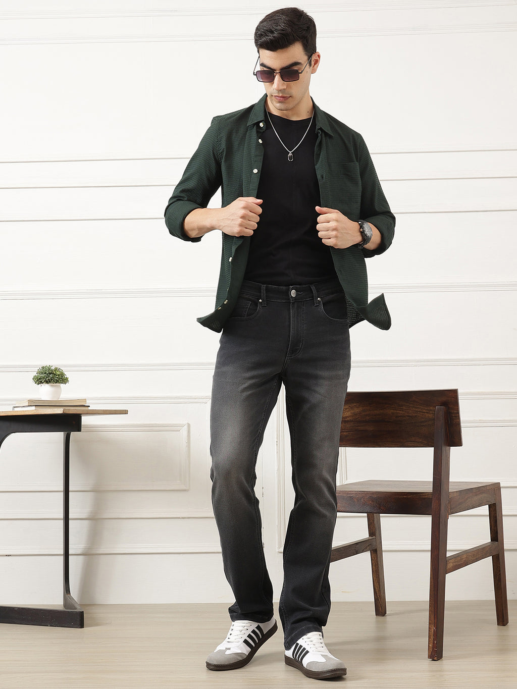 Black Smart Straight Fit Mid-Rise Clean Look Stretchable Jeans For Men
