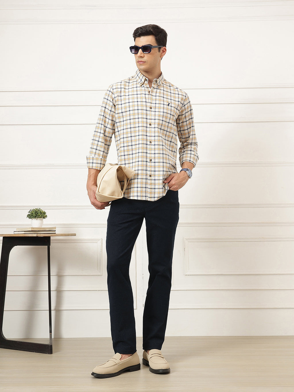 Black Smart Straight Fit Mid-Rise Solid Woven Trouser For Men