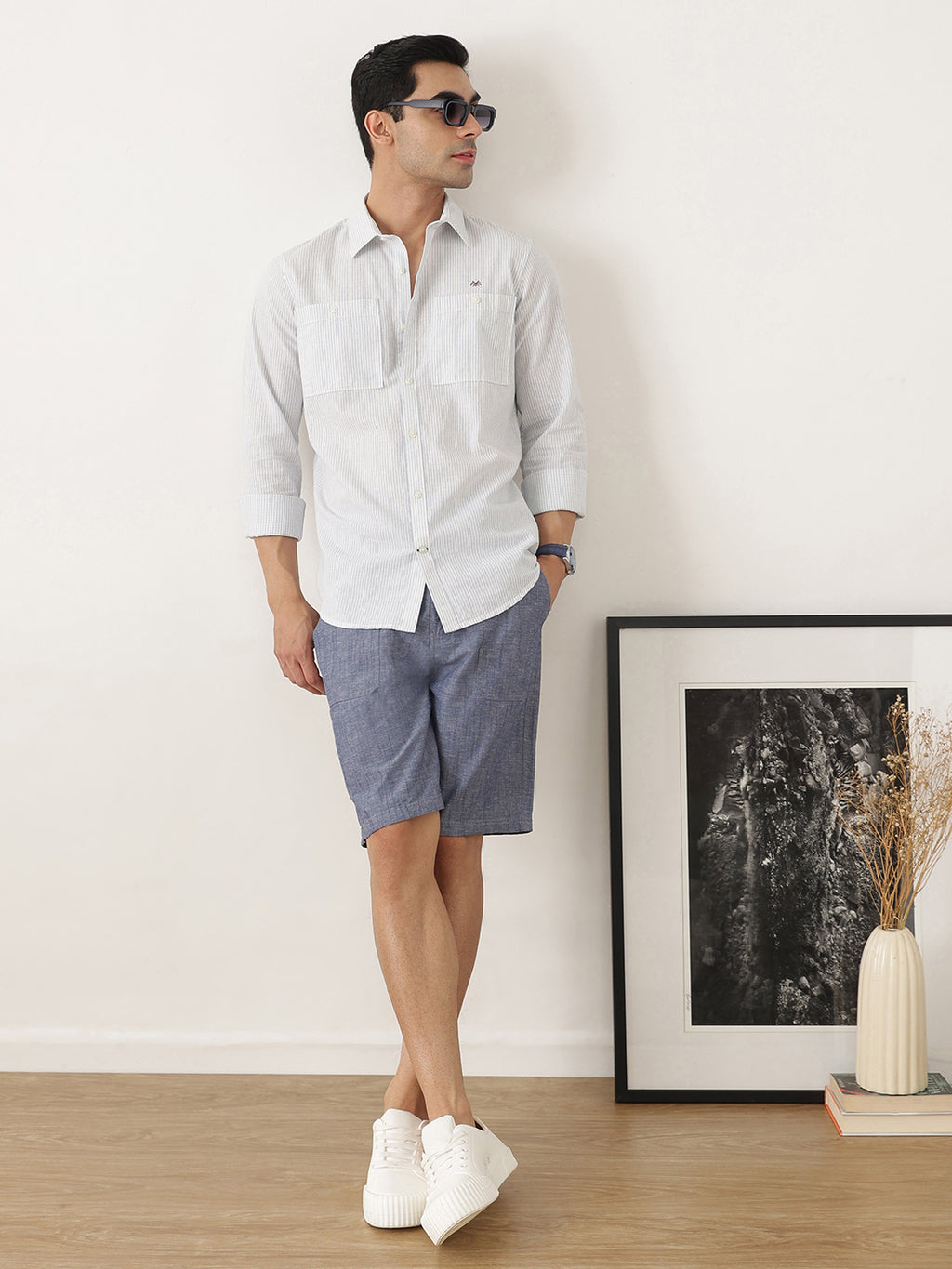 Thomas Scott Men Navy Regular Fit Mid-Rise Solid Woven Cotton Linen Shorts