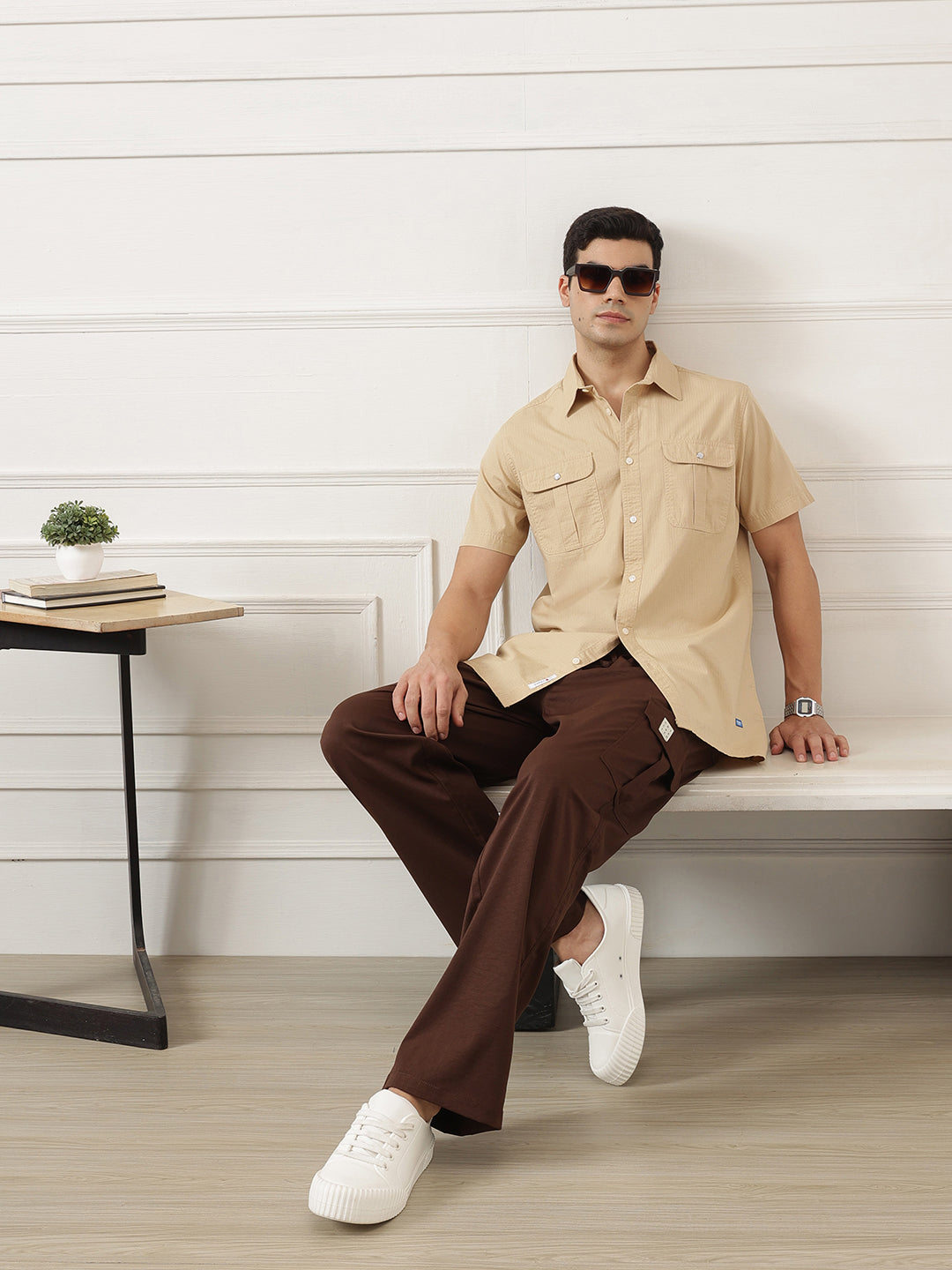 Brown Smart Easy Wash Relaxed Fit Mid-Rise Solid Woven Cargo Trouser For Men