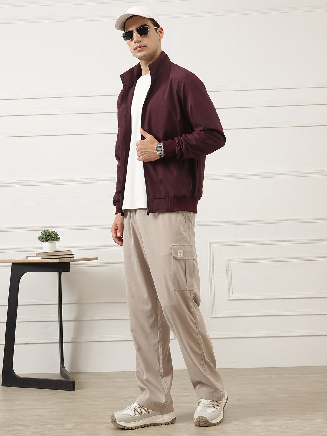 Beige Smart Easy Wash Relaxed Fit Mid-Rise Solid Woven Cargo Trouser For Men