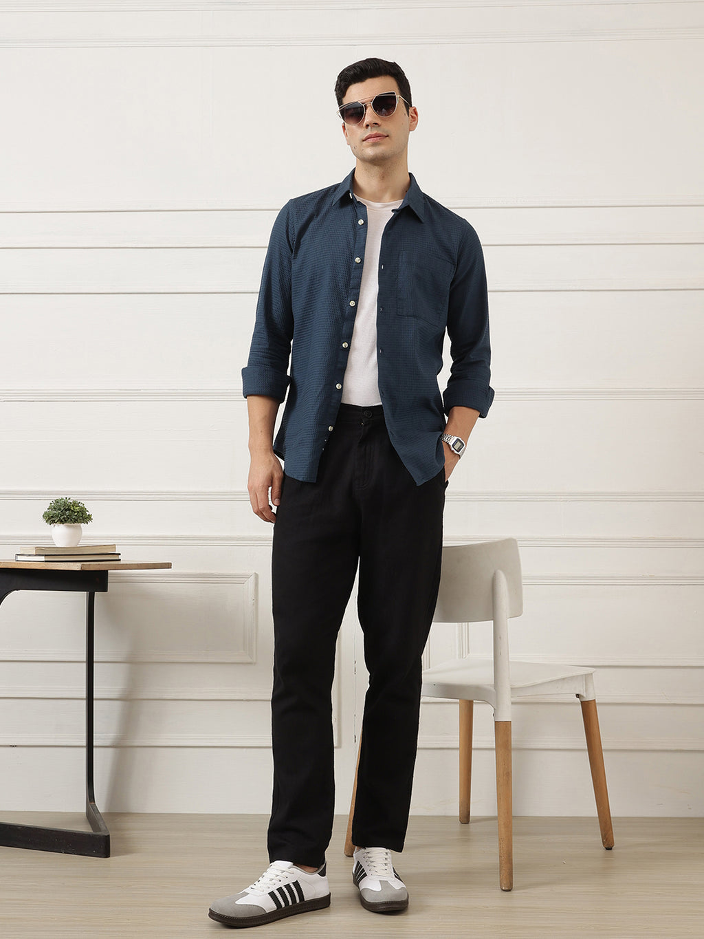 Black Smart Easy Wash Mid Rise Regular Fit Cotton Woven Pleated Chinos Trouser For Men