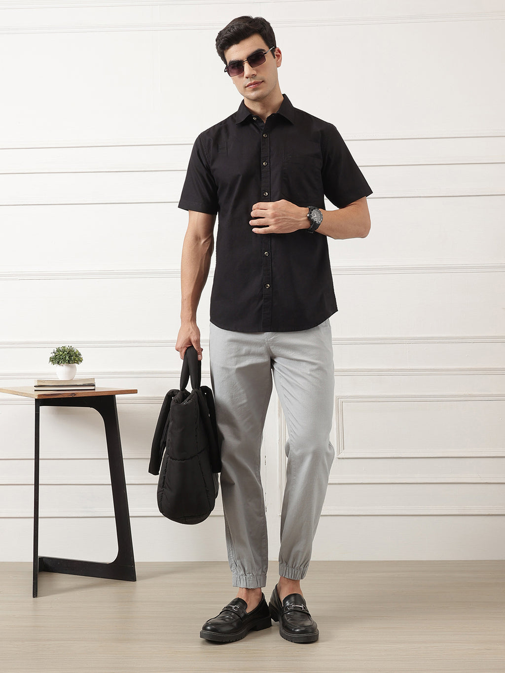 Black Regular Fit Short Sleeve Spread Collar Solid Oxford Cotton Casual Shirt For Men