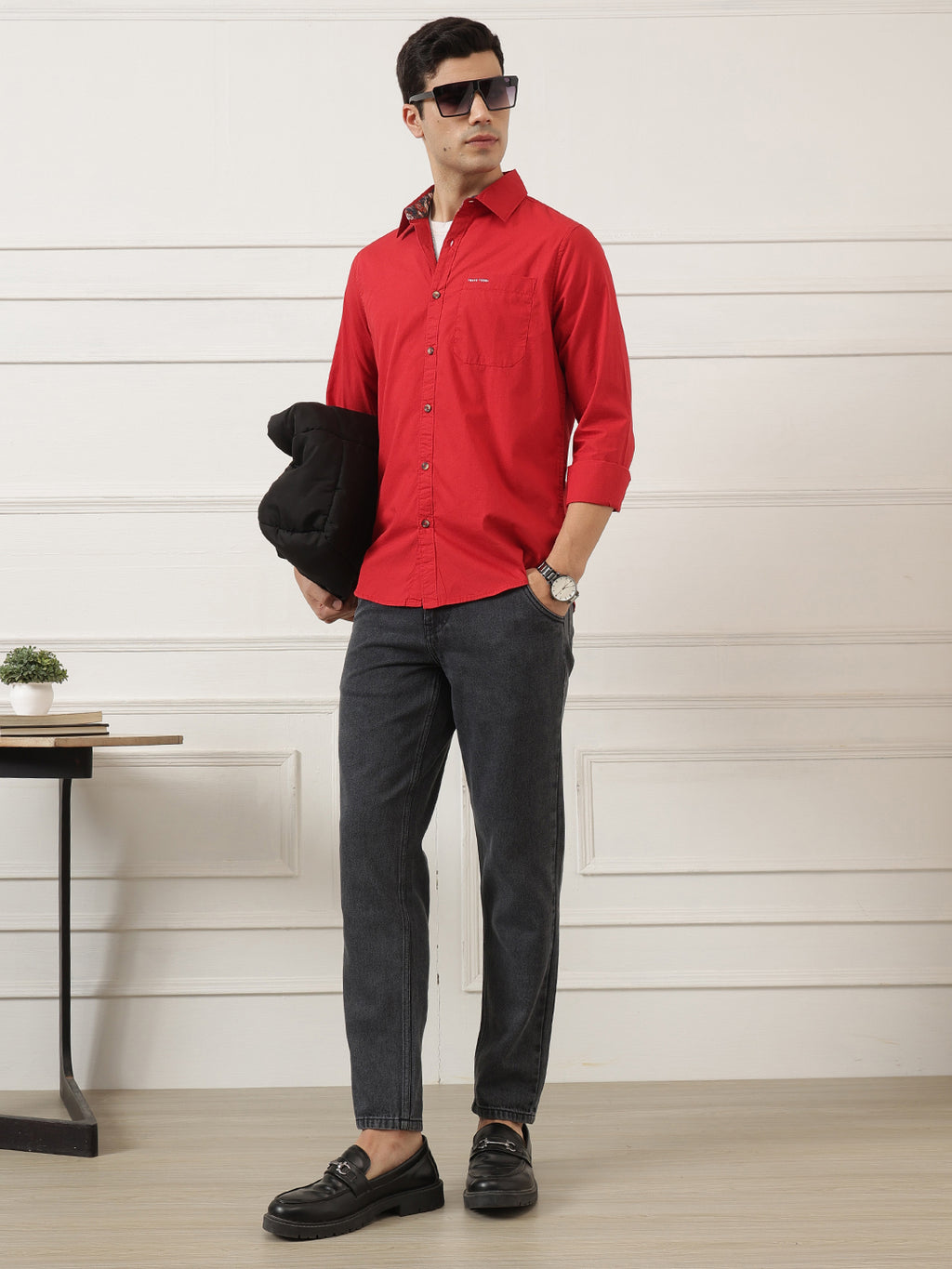 Dark Black Smart Carrot Fit Mid-Rise Clean Look Non-Stretchable Jeans For Men