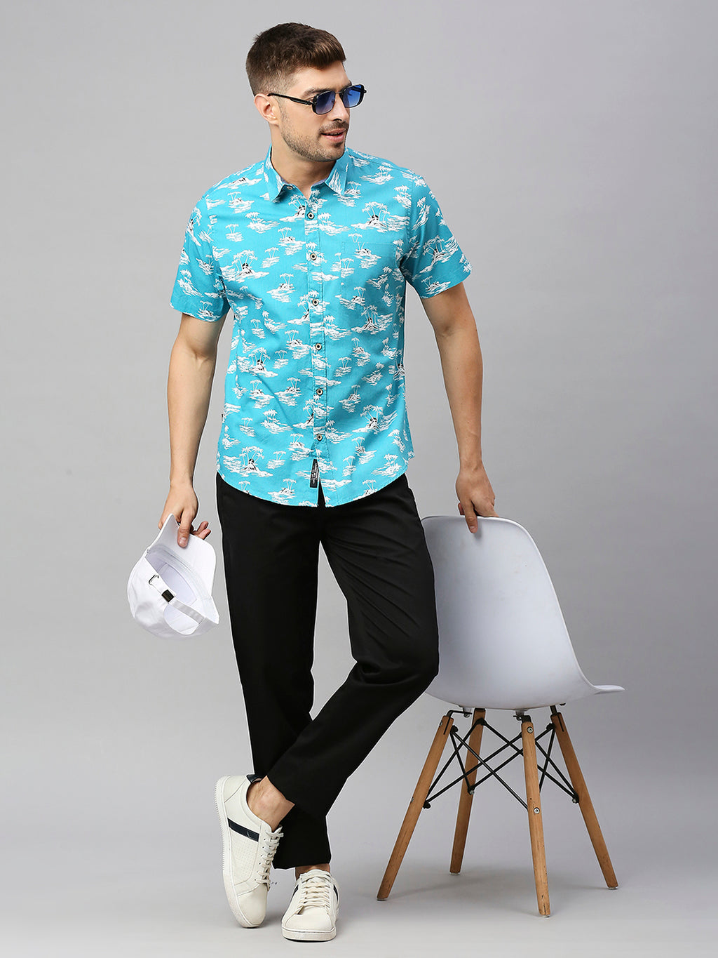 Thomas Scott Men Turquoise Classic Short Sleeves Slim Fit Spread Collar Conversational Printed Cotton Casual Shirt