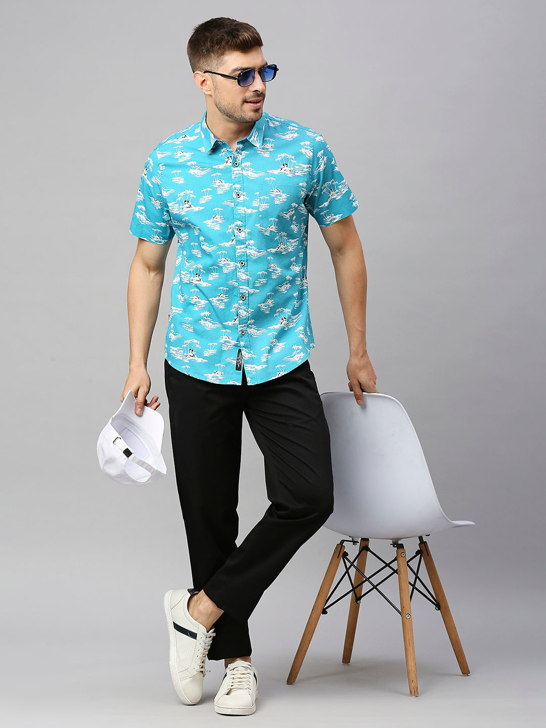 Thomas Scott Men Turquoise Classic Short Sleeves Slim Fit Spread Collar Conversational Printed Cotton Casual Shirt