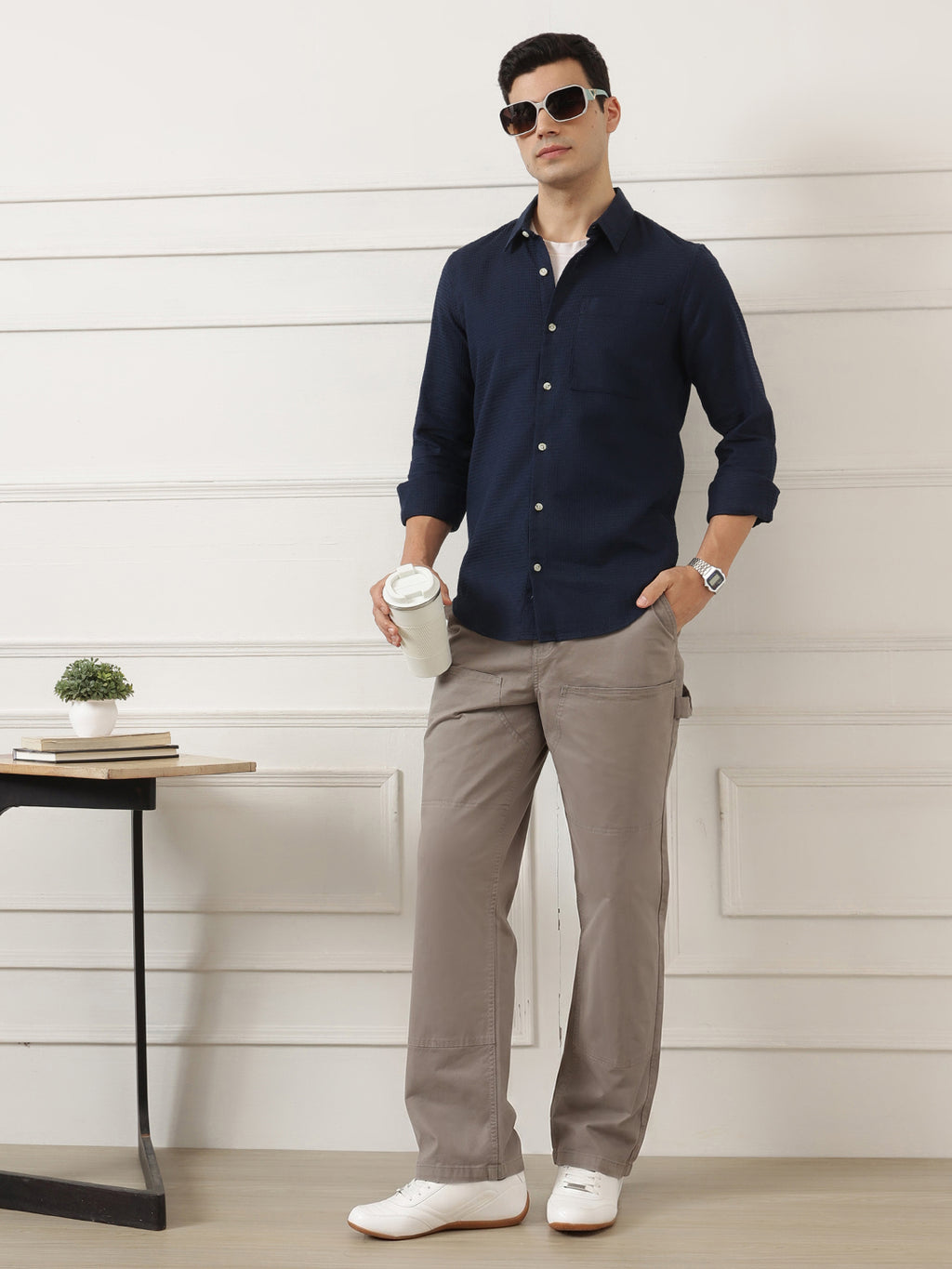 Grey Smart Easy Wash Regular Fit Mid-Rise Solid Woven Carpenter Trouser For Men