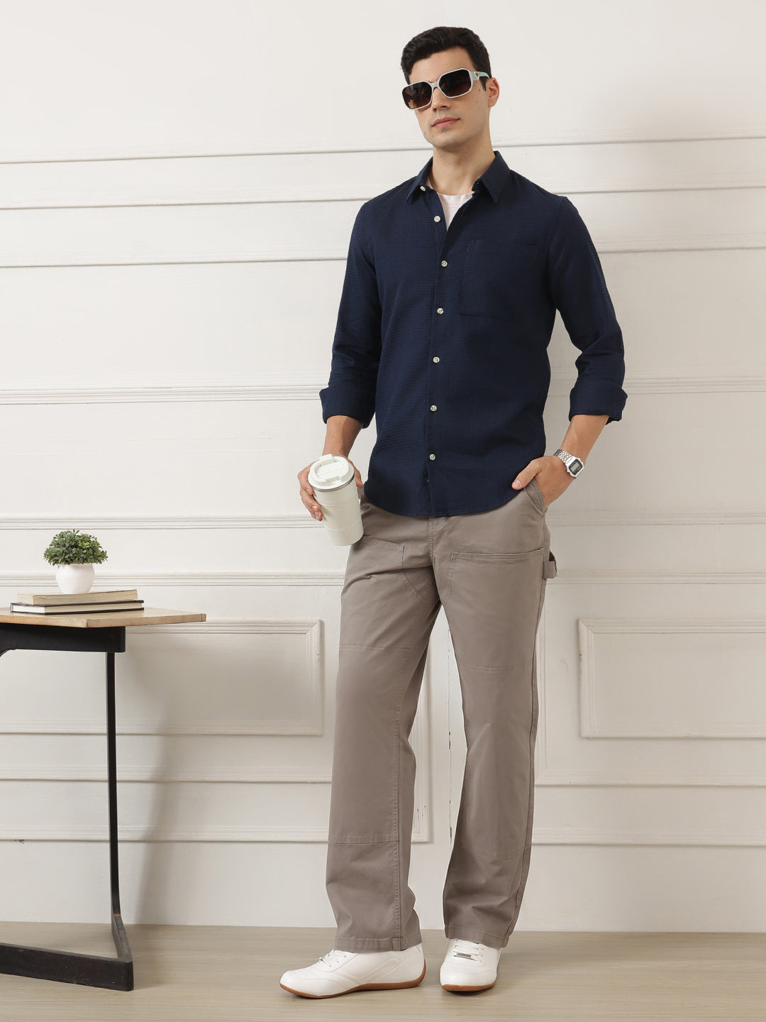 Grey Smart Easy Wash Regular Fit Mid-Rise Solid Woven Carpenter Trouser For Men