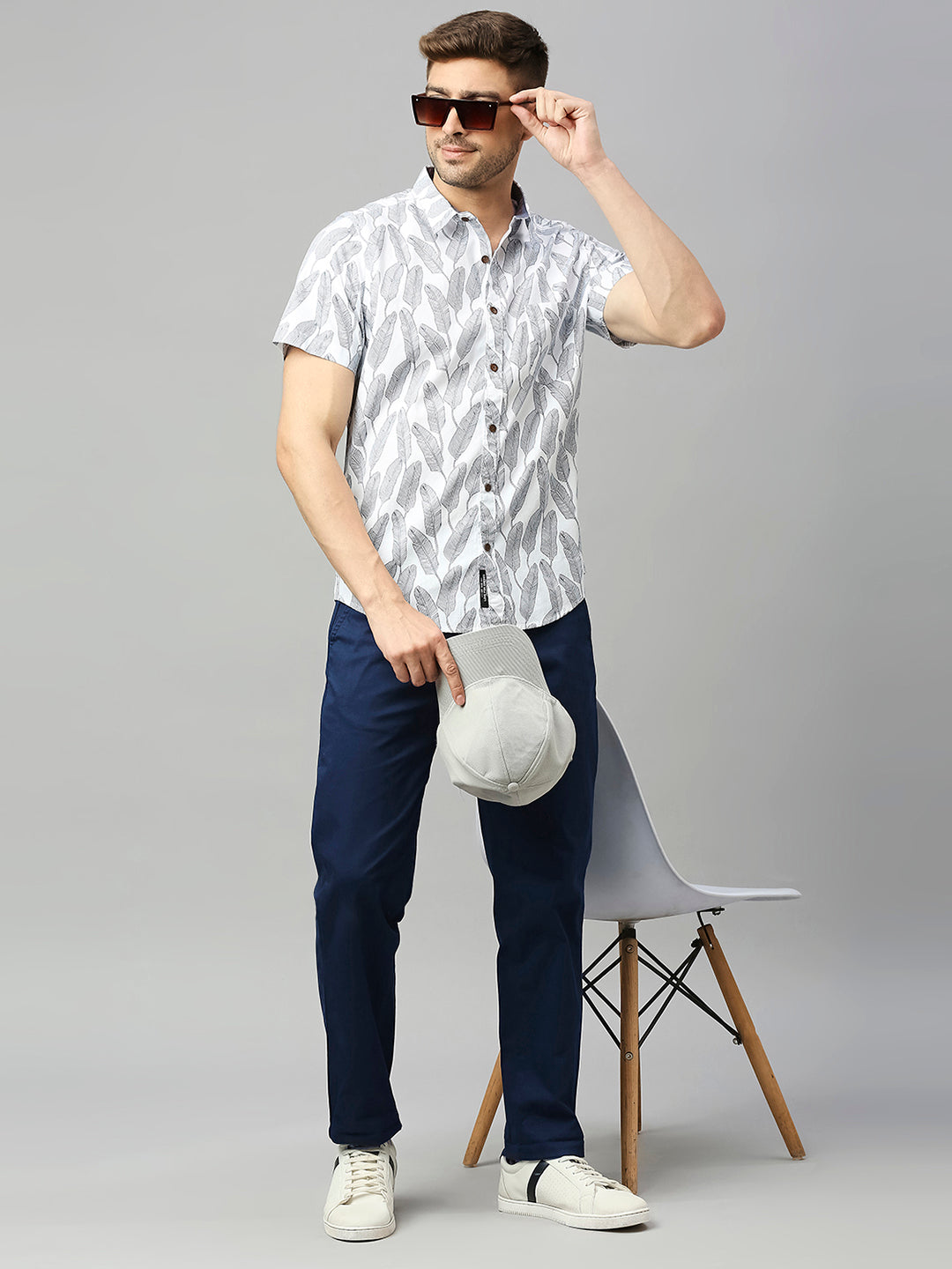 Thomas Scott Men White 1 Classic Short Sleeves Slim Fit Spread Collar Conversational Printed Cotton Casual Shirt