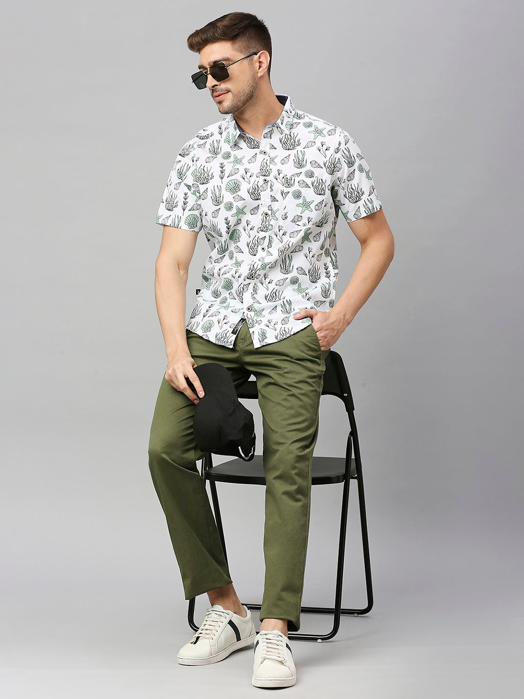 Thomas Scott Men Grey Classic Short Sleeves Slim Fit Spread Collar Floral Printed Cotton Casual Shirt