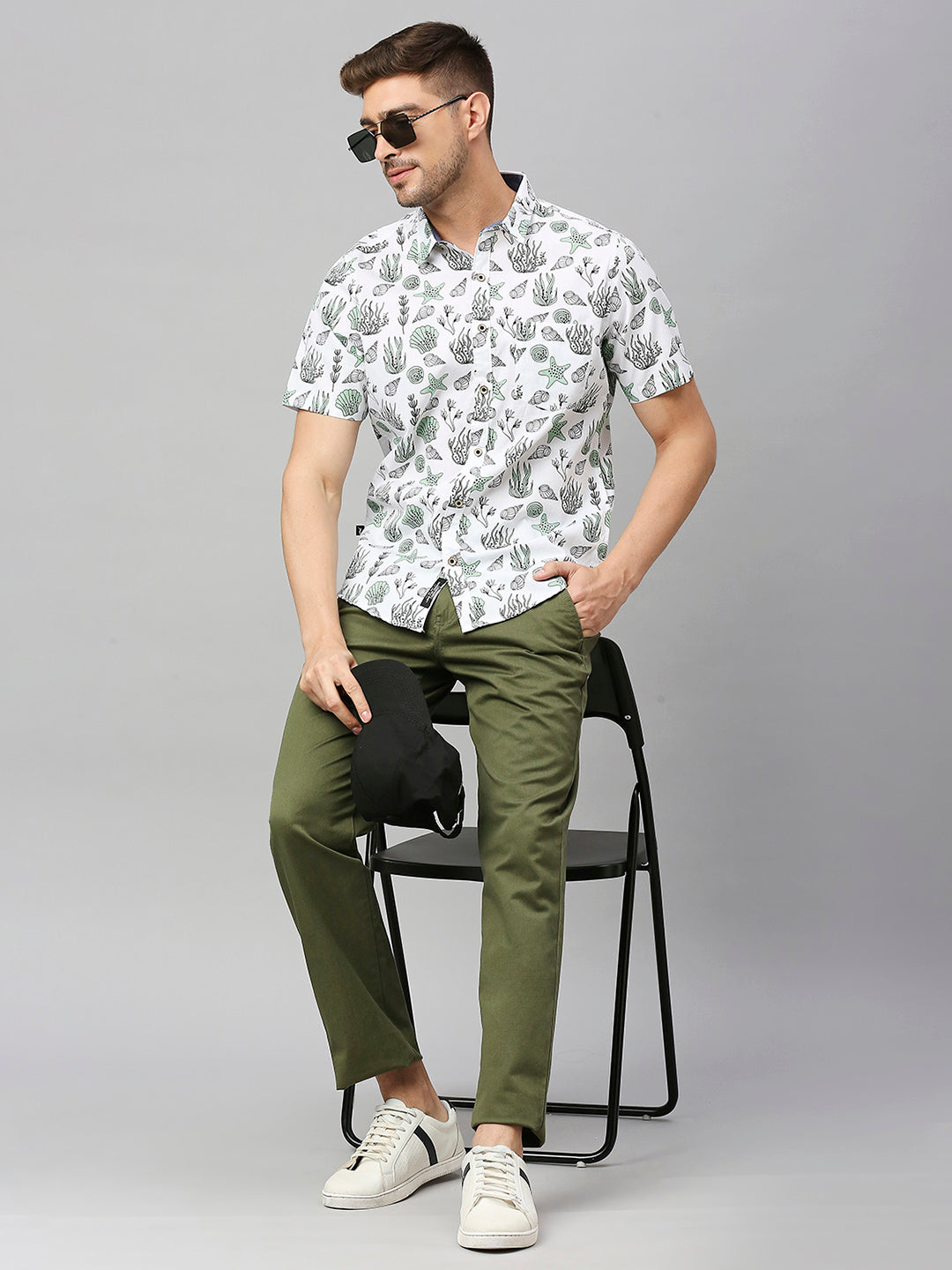 Thomas Scott Men Grey Classic Short Sleeves Slim Fit Spread Collar Floral Printed Cotton Casual Shirt