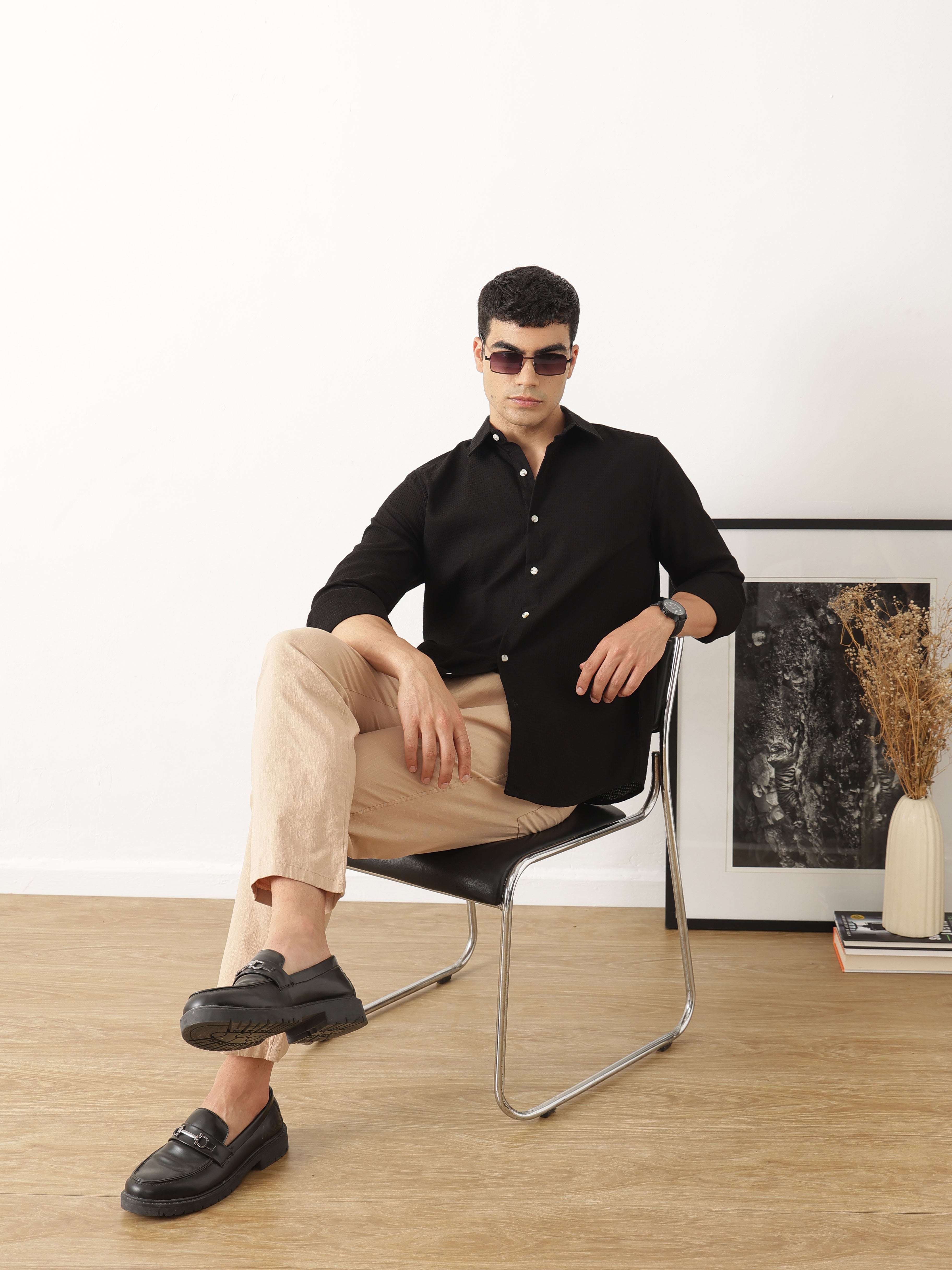 Thomas Scott Men Premium Black Regular Fit Long Sleeves Spread Collar Textured Casual Shirt