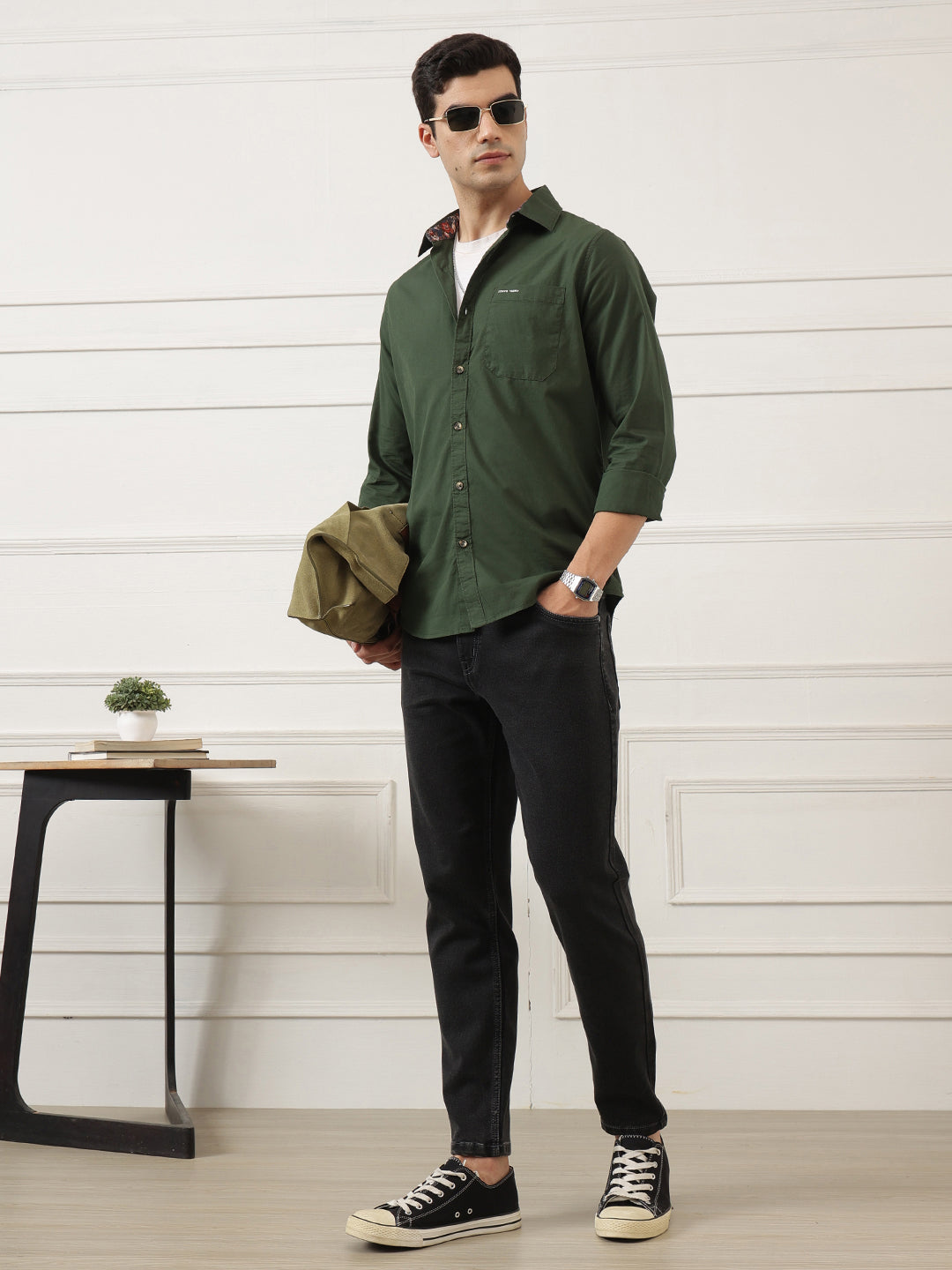 Black Smart Carrot Fit Mid-Rise No Faded Clean Look Stretchable Jeans For Men