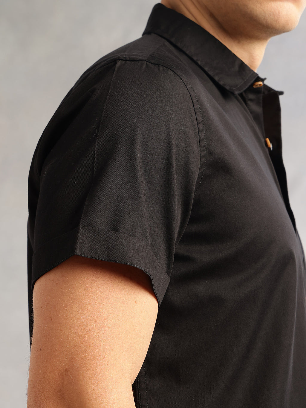 Thomas Scott Men Black Slim Fit Short Sleeves Spread Collar Solid Casual Shirt