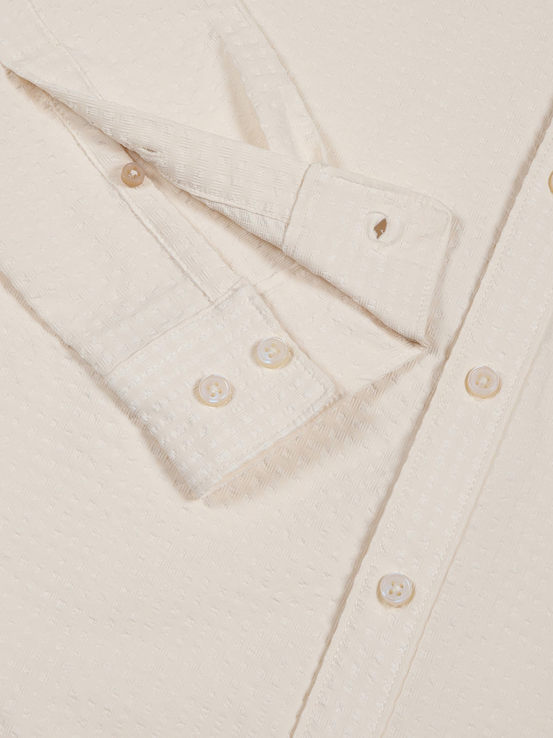 Thomas Scott Men White Smart Button-Down Collar Textured Solid Slim Fit Casual Shirt