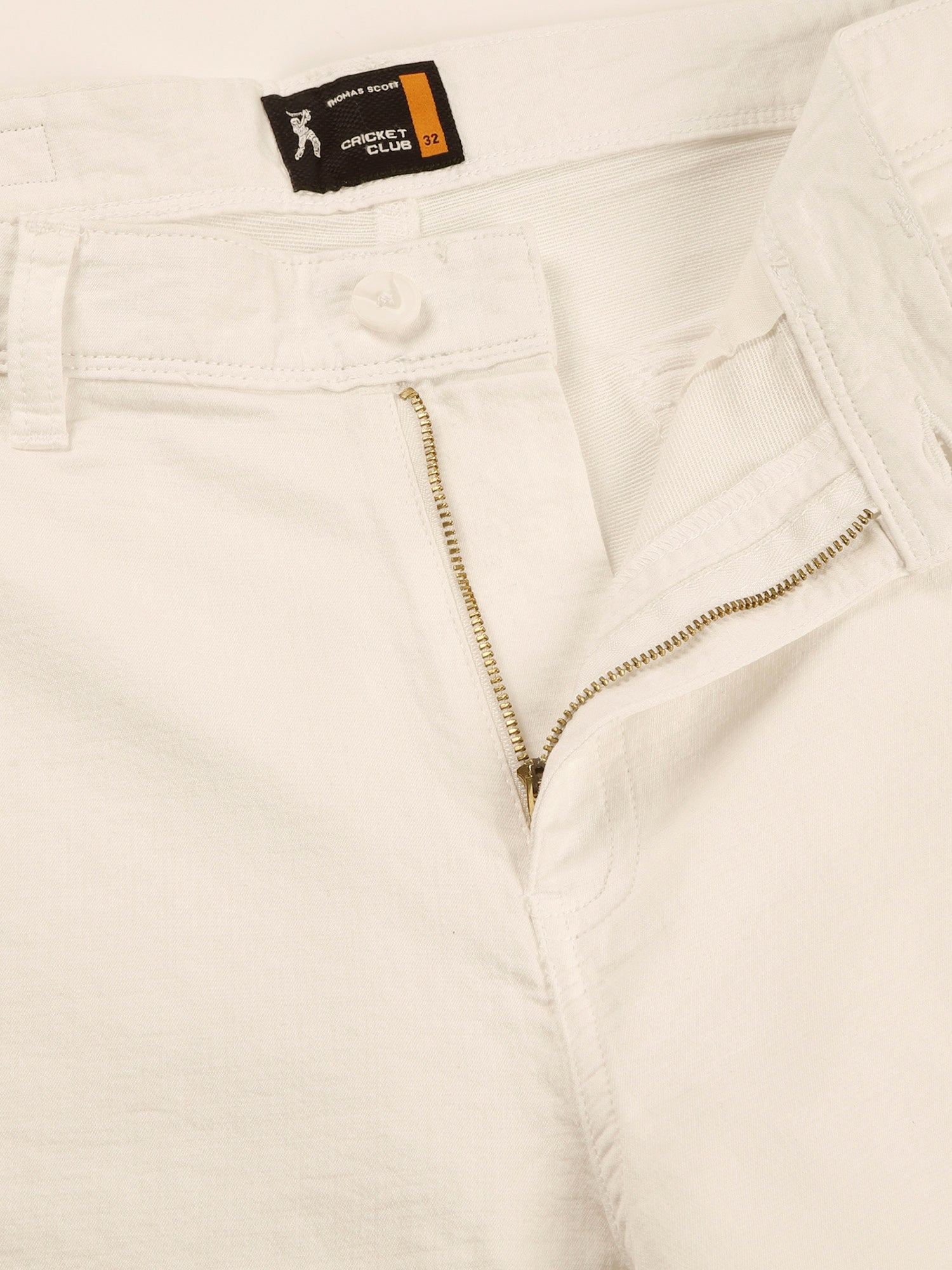 Thomas Scott Men White Straight Fit Mid Rise Solid Cargo Shorts