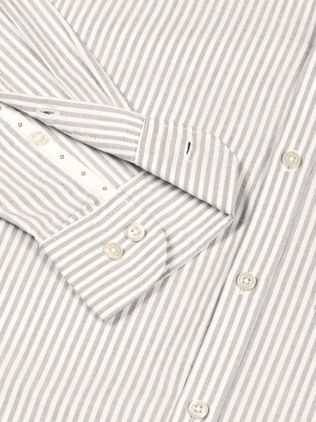 Thomas Scott Men White Slim Fit Long Sleeves Spread Collar Pinstripes Cotton Casual Shirt
