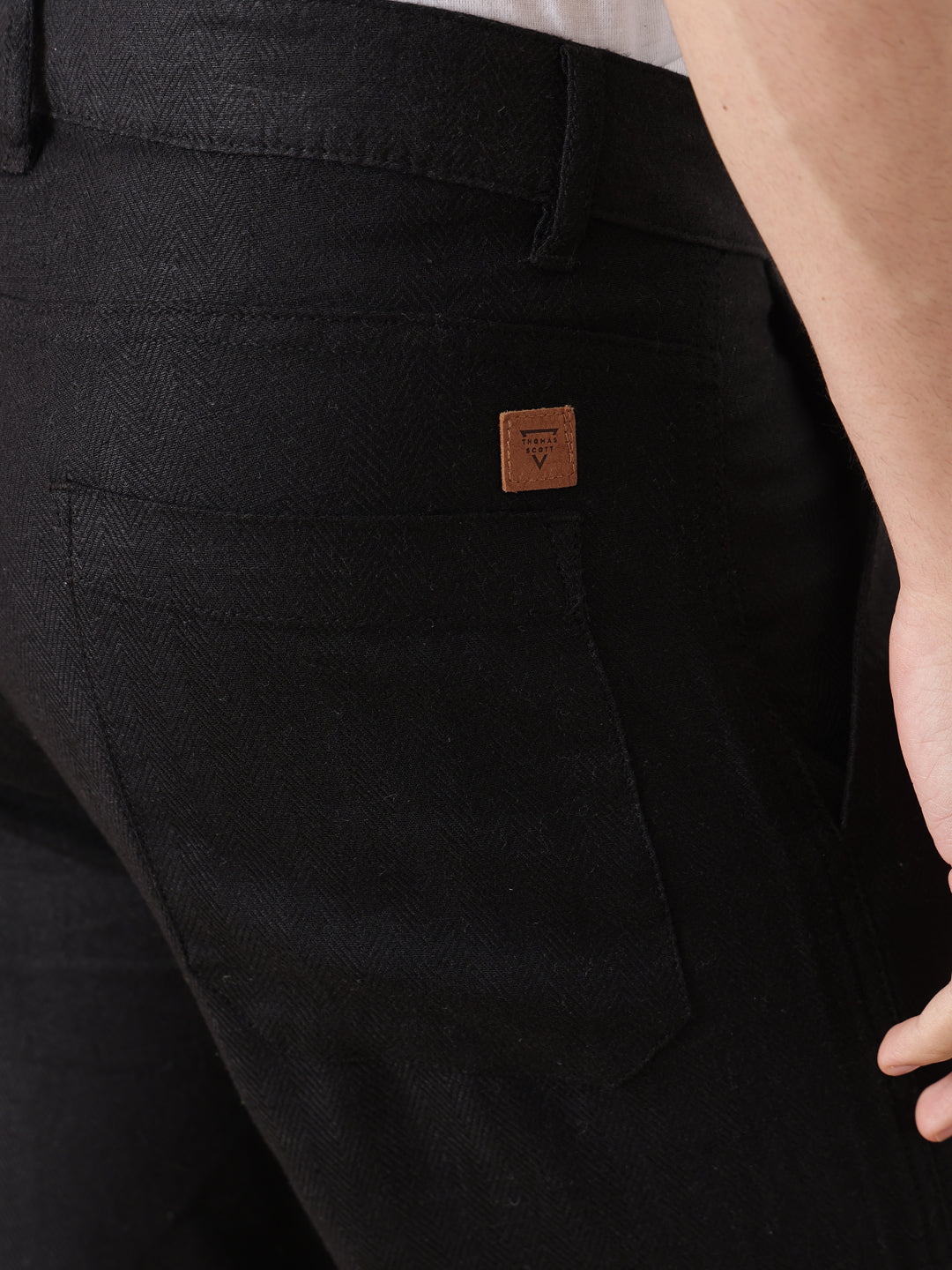 Black Smart Straight Fit Mid-Rise Solid Easy Wash Pleated Woven Linen Chinos Trouser For Men