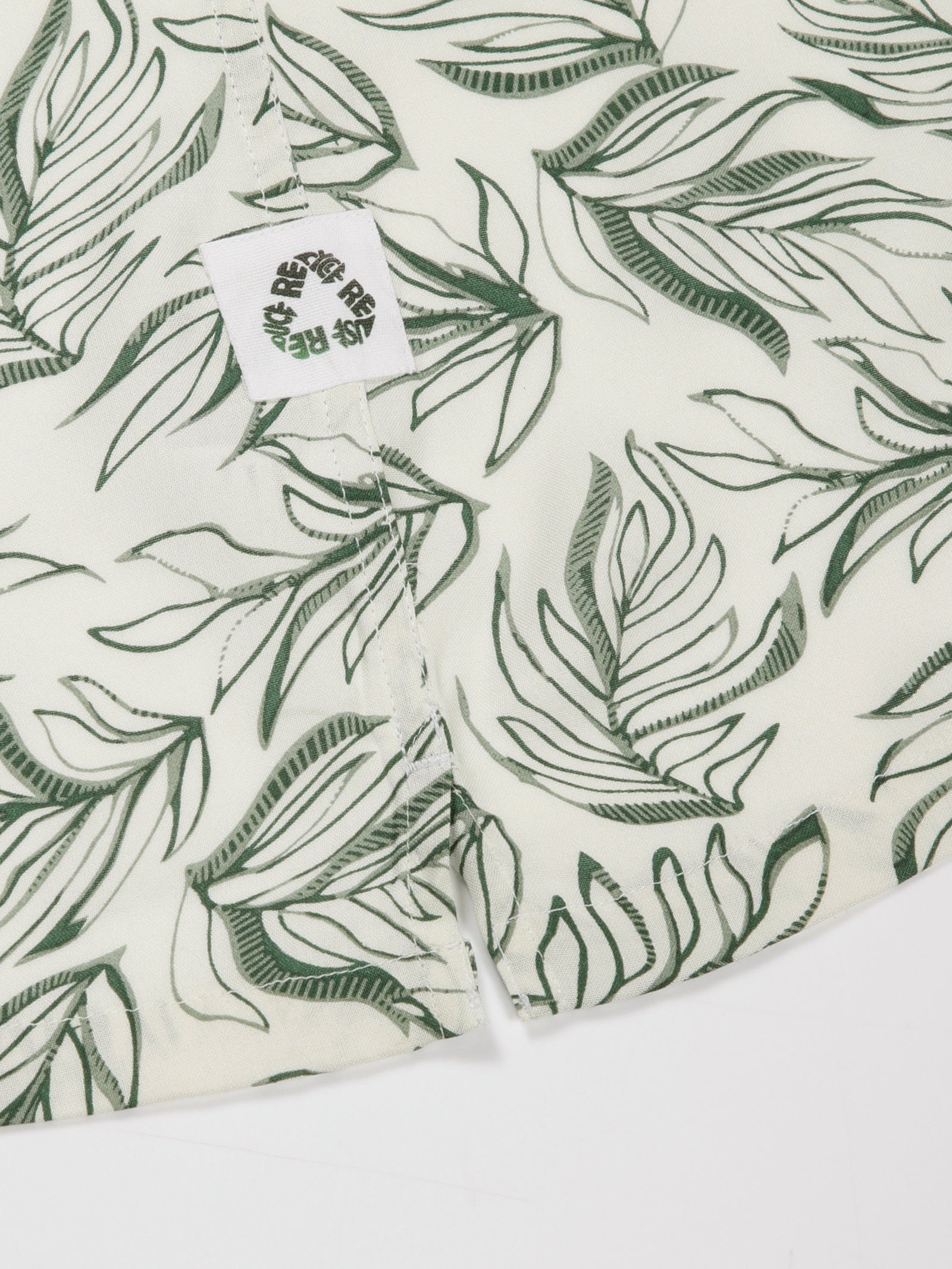 Thomas Scott Men Green Regular Fit Short Sleeves Spread Collar Tropical Printed Casual Shirt