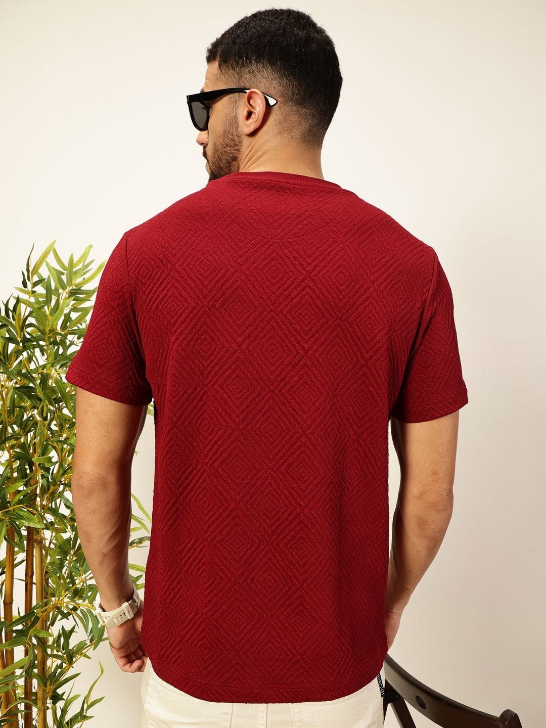 Maroon Regular Fit Short Sleeves Round Neck Solid Knitted Tshirt For Men