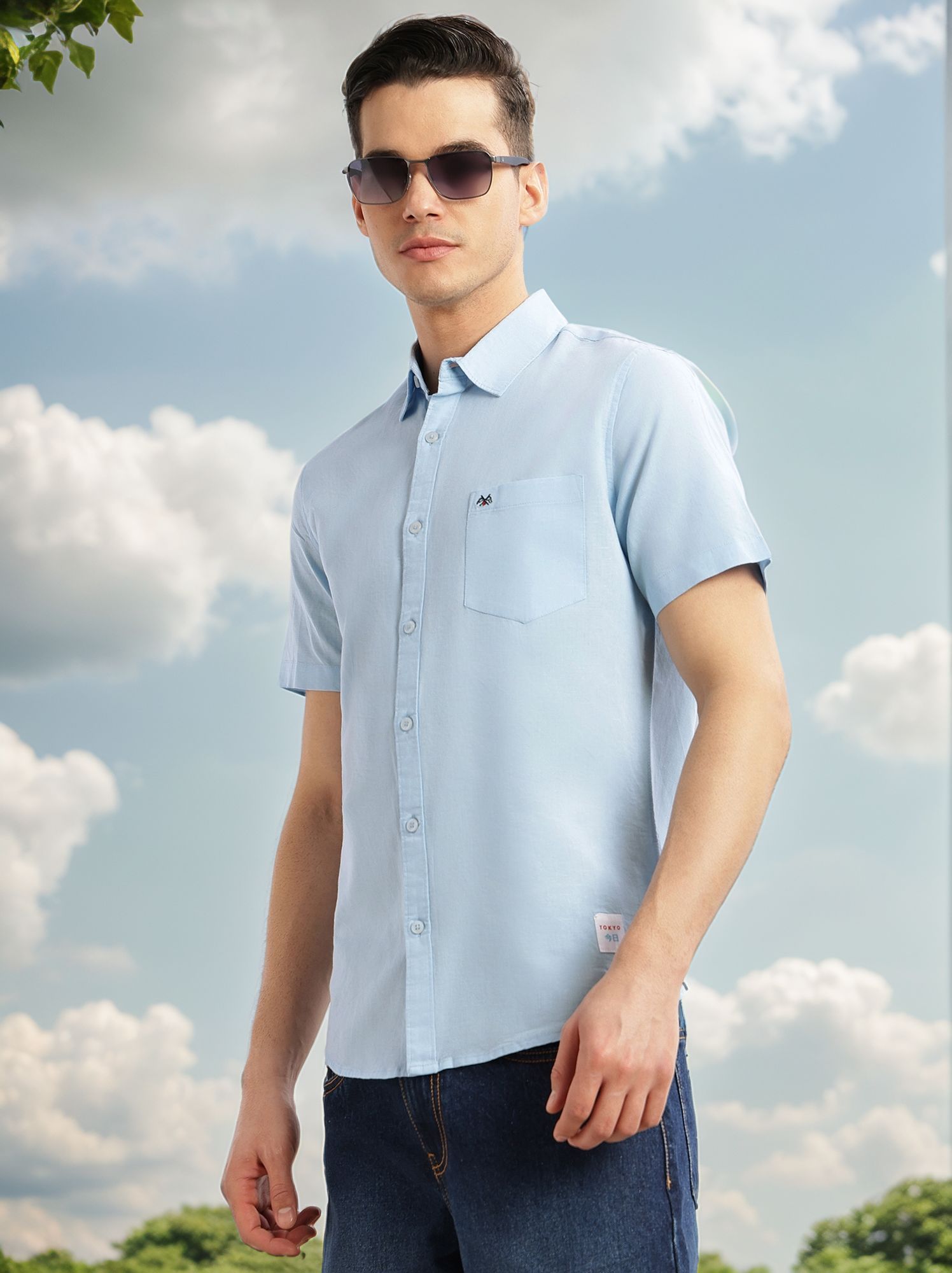 Thomas Scott Men Sky Blue Slim Fit Short Sleeves Spread Collar Solid Cotton Linen Casual Shirt