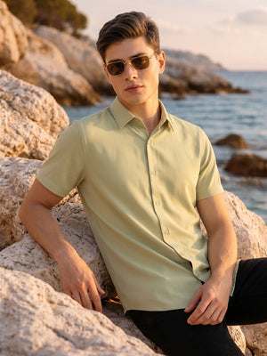 Green Regular Fit Short Sleeves Spread Collar Solid Polyester Casual Shirt For Men