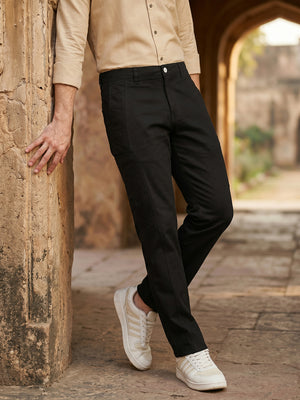 Black Smart Straight Fit Mid-Rise Solid 6-Pocket Design Woven Cargo Trouser For Men